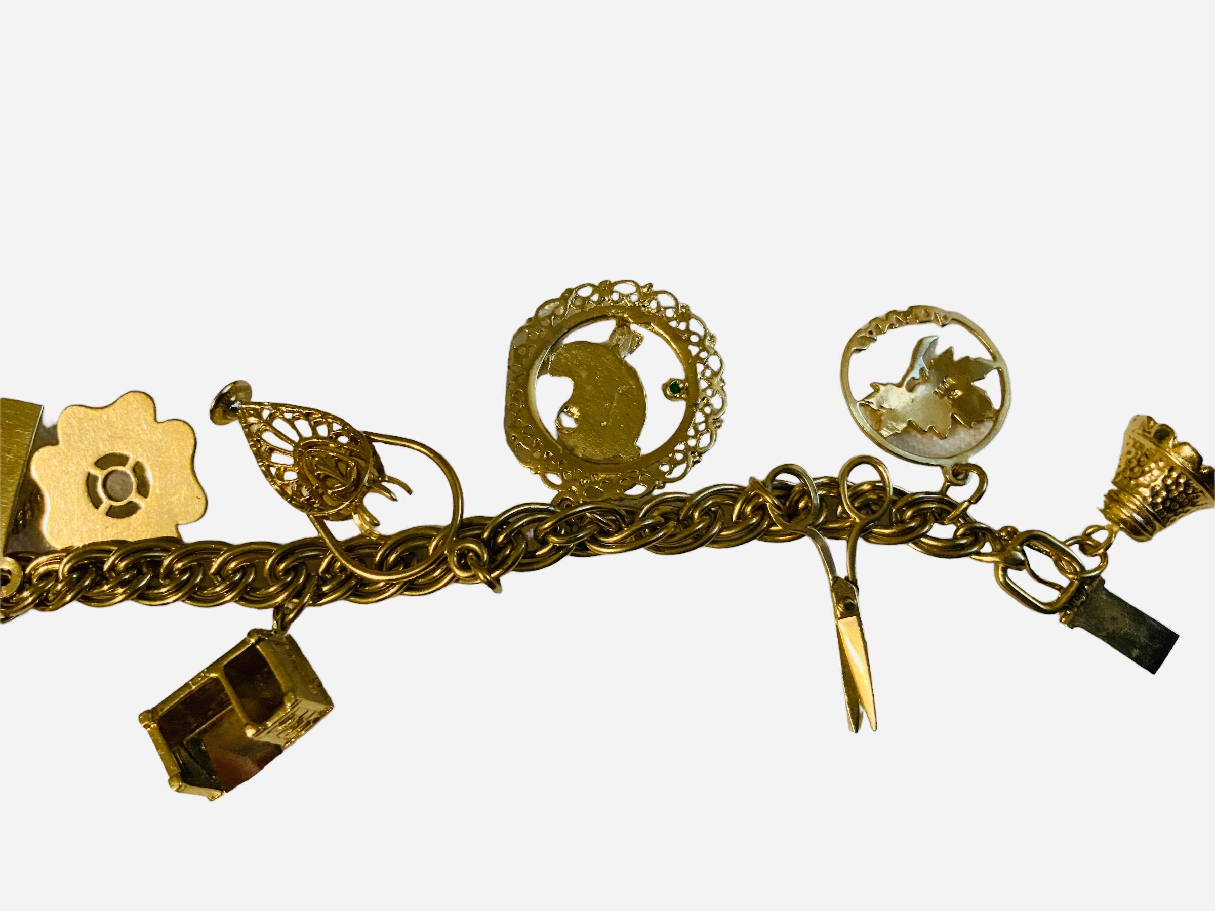 14K And 10K Gold Charms Bracelet In Good Condition For Sale In Guaynabo, PR