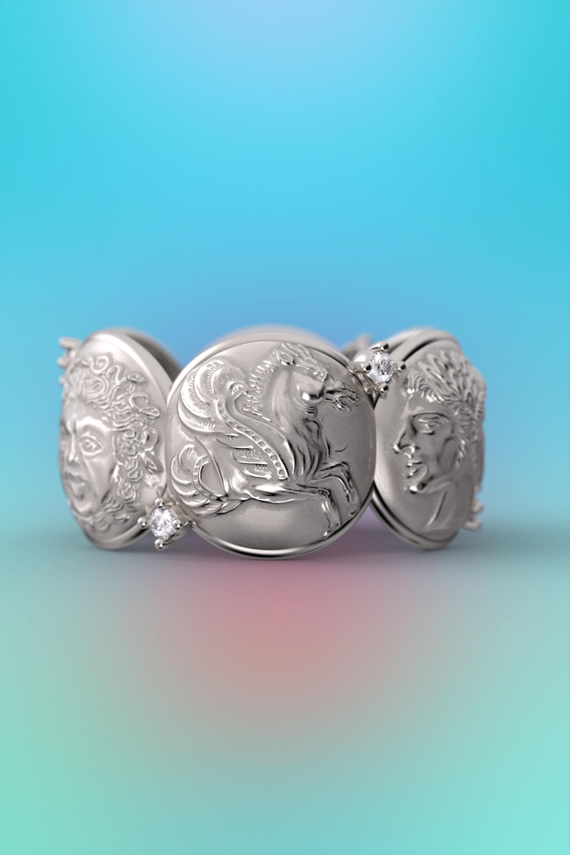 En vente :  Bague en or 14 carats de style ancien avec reproductions de pièces de monnaie anciennes et diamants naturels 9