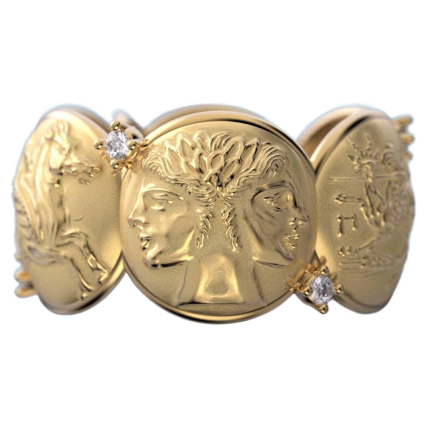 En vente :  Bague en or 14 carats de style ancien avec reproductions de pièces de monnaie anciennes et diamants naturels