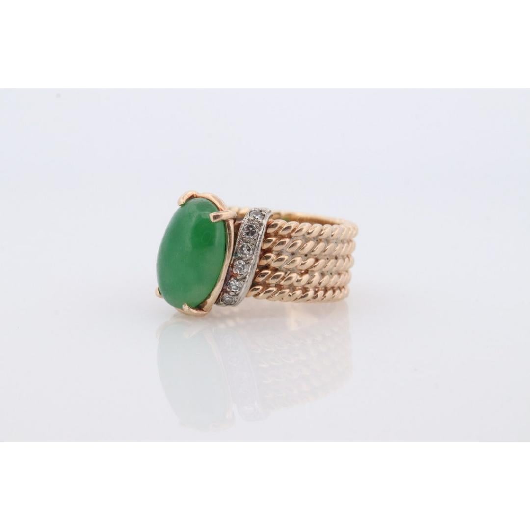 14k Apfel-Jade-Diamantring. Jade Cabochon Ring in Zackenform. Akzentuiert mit Diamanten im Zustand „Gut“ im Angebot in Port Charlotte, FL