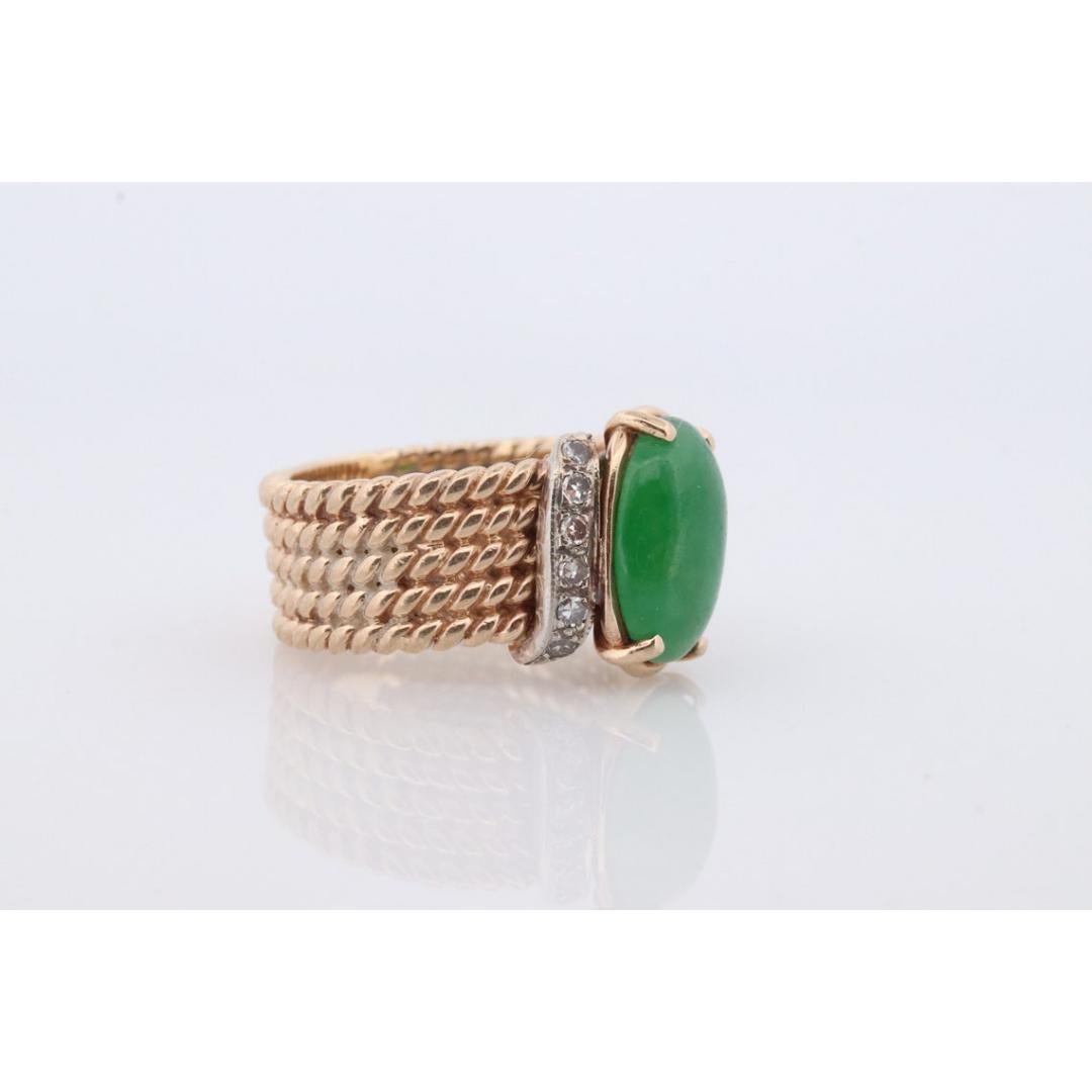 14k Apfel-Jade-Diamantring. Jade Cabochon Ring in Zackenform. Akzentuiert mit Diamanten im Angebot 1