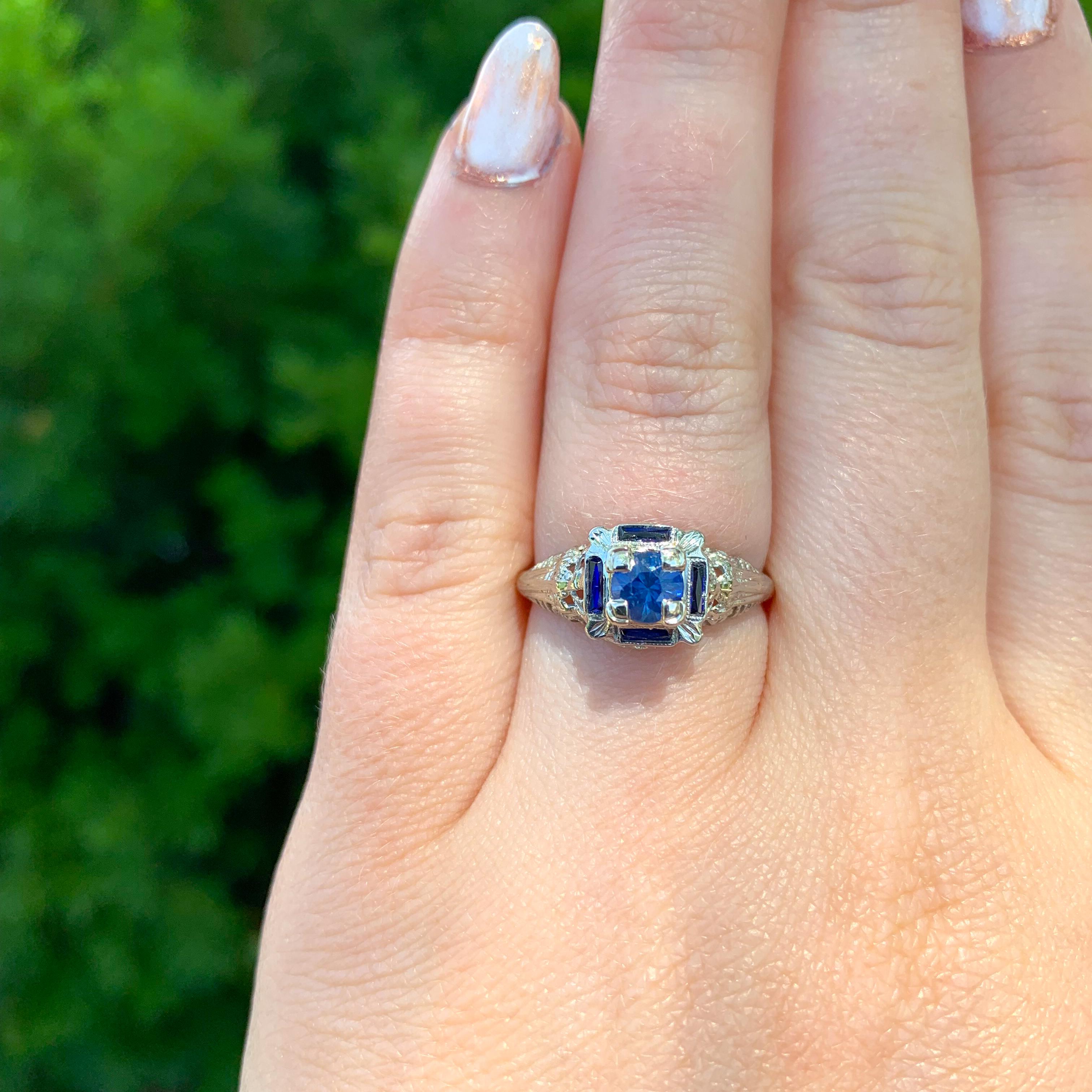 14K Art Deco Filigree .57ct Blue Sapphire Ring en vente 1