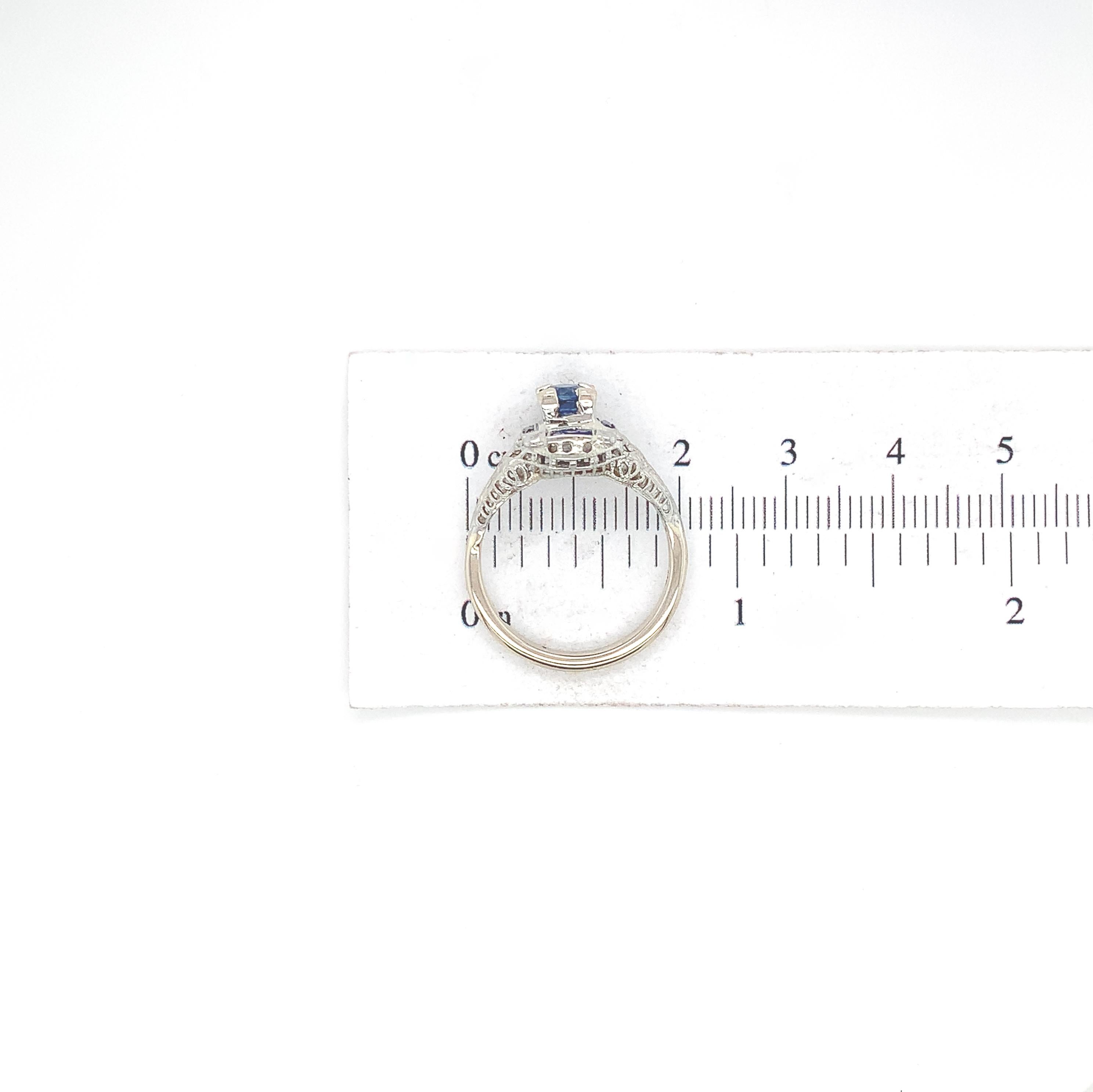 14K Art Deco Filigree .57ct Blue Sapphire Ring en vente 3
