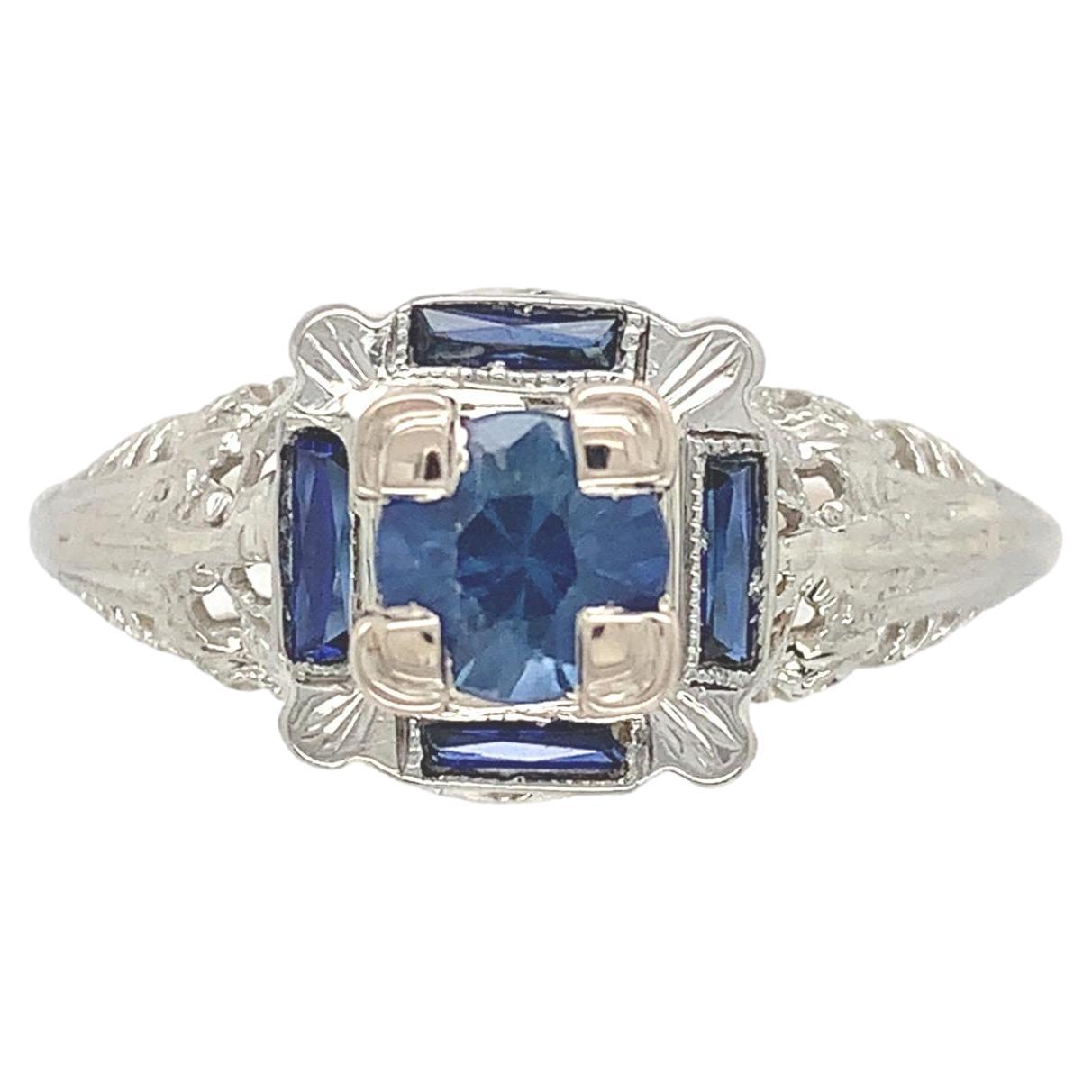 14K Art Deco Filigree .57ct Blue Sapphire Ring en vente