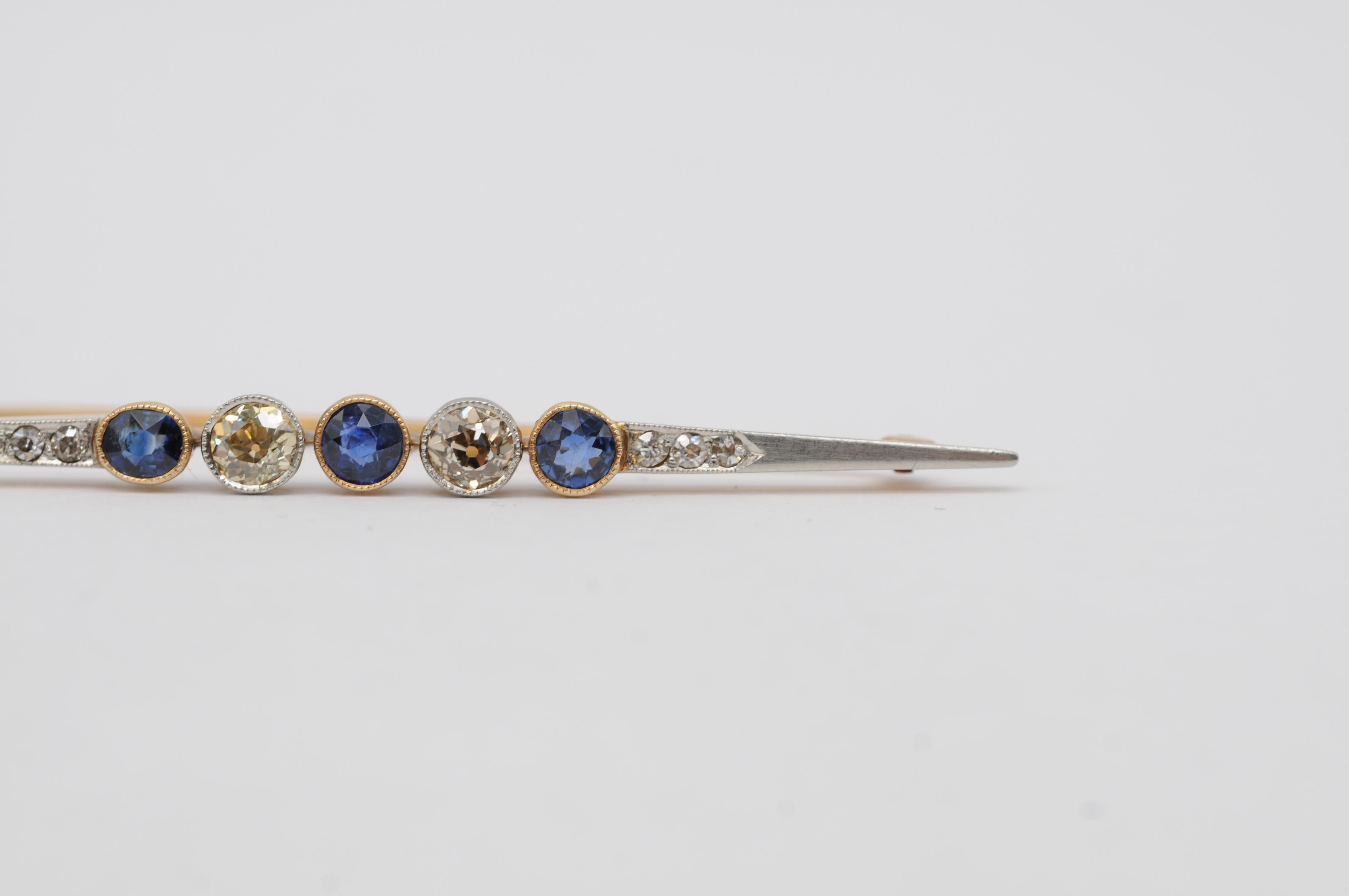 Broche Art Decó de 14 quilates con 2 diamantes y 3 zafiros talla europea antigua en venta 6