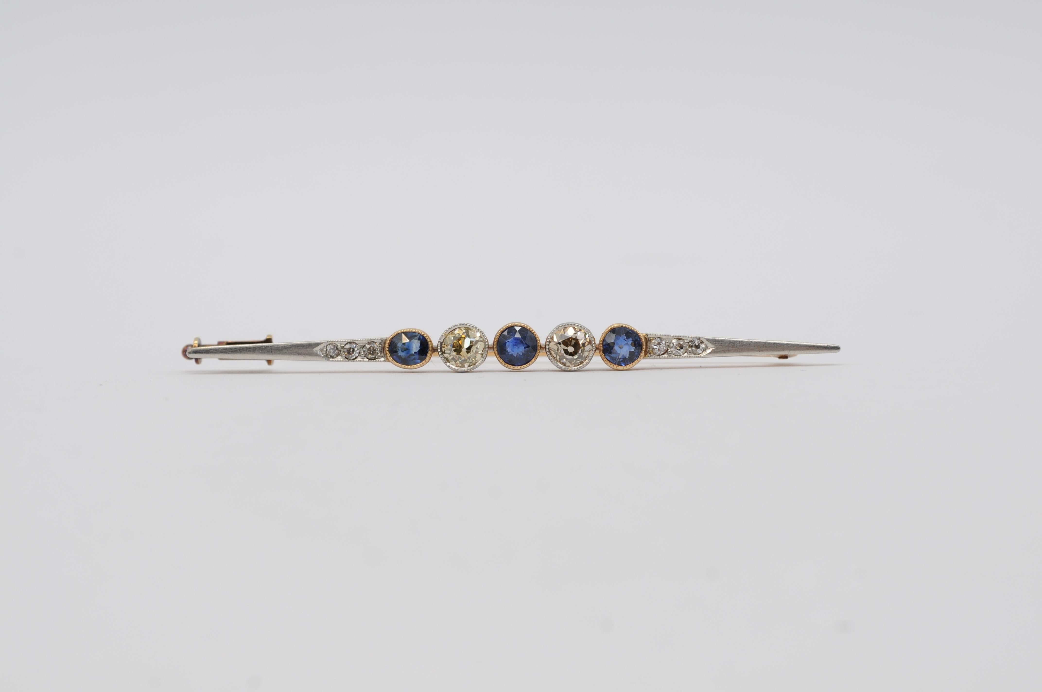 Broche Art Decó de 14 quilates con 2 diamantes y 3 zafiros talla europea antigua en venta 7