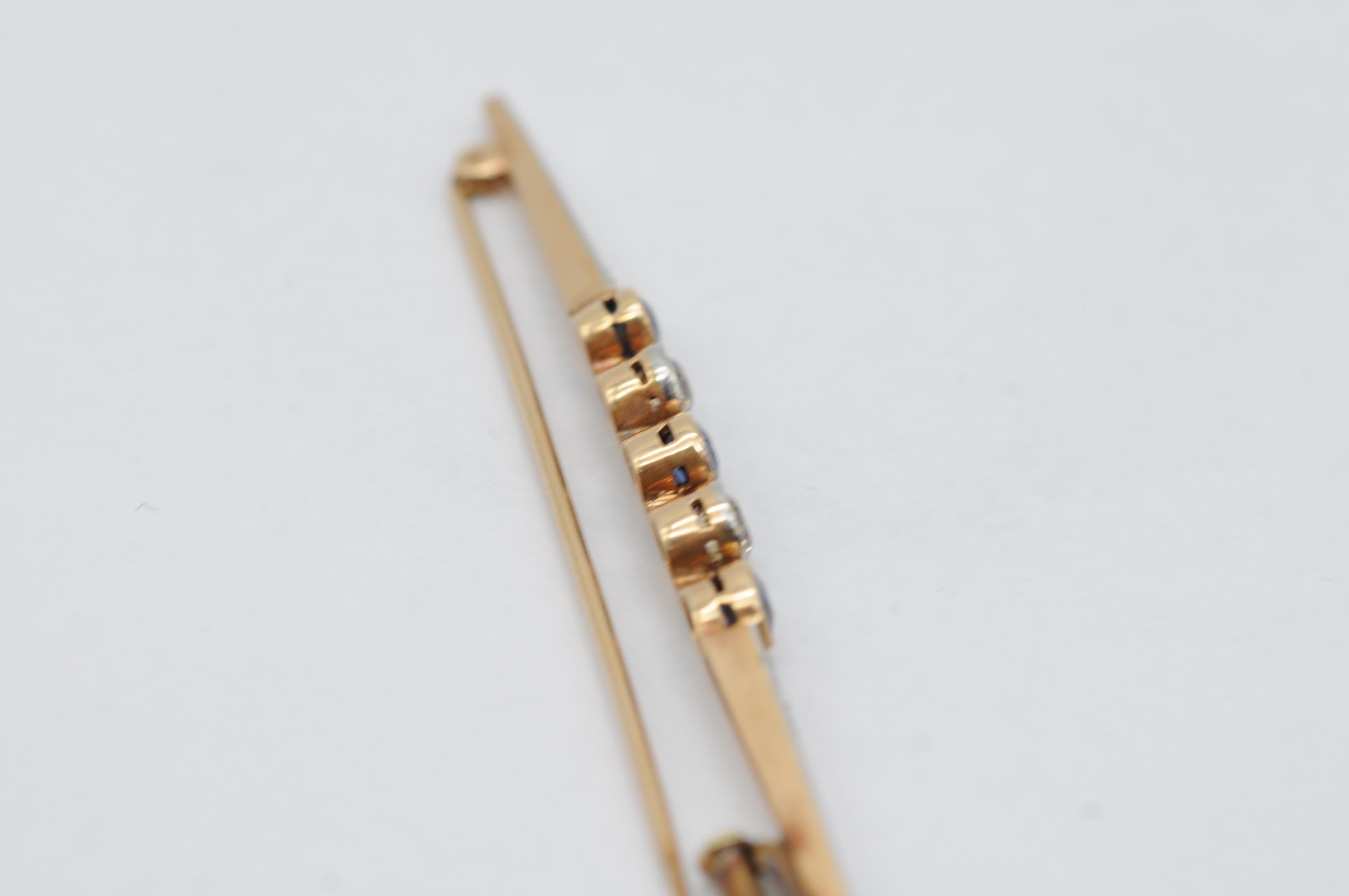 Broche Art Decó de 14 quilates con 2 diamantes y 3 zafiros talla europea antigua en venta 12