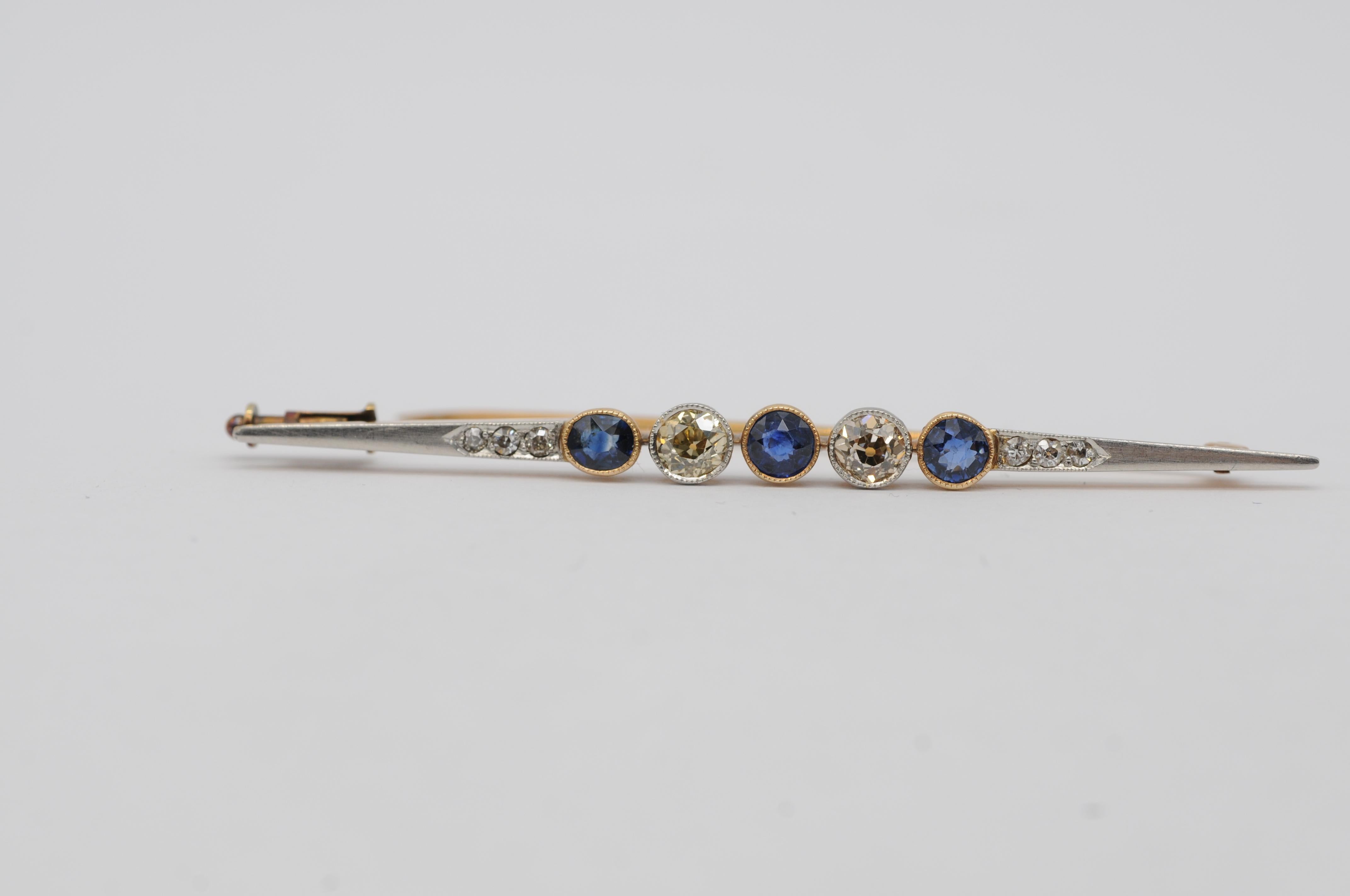 Femenino o masculino Broche Art Decó de 14 quilates con 2 diamantes y 3 zafiros talla europea antigua en venta