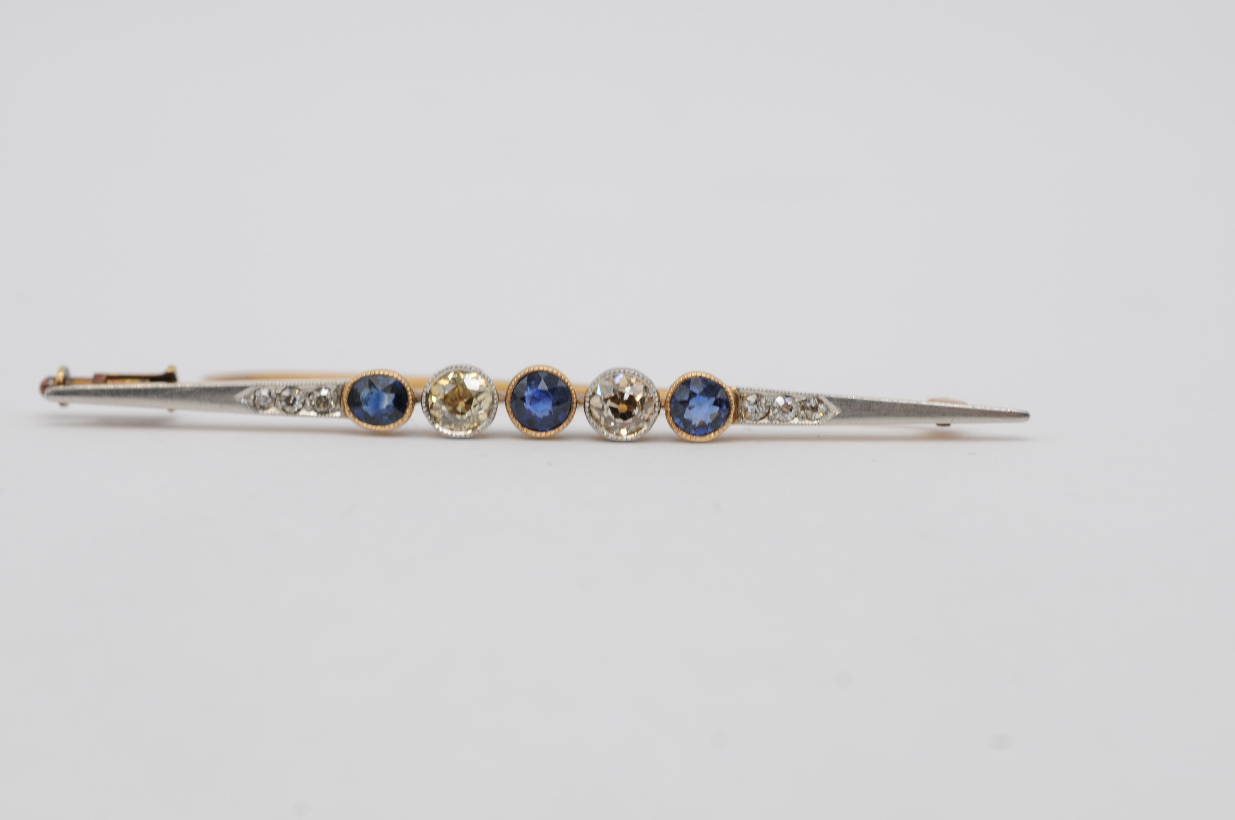 Broche Art Decó de 14 quilates con 2 diamantes y 3 zafiros talla europea antigua en venta 1