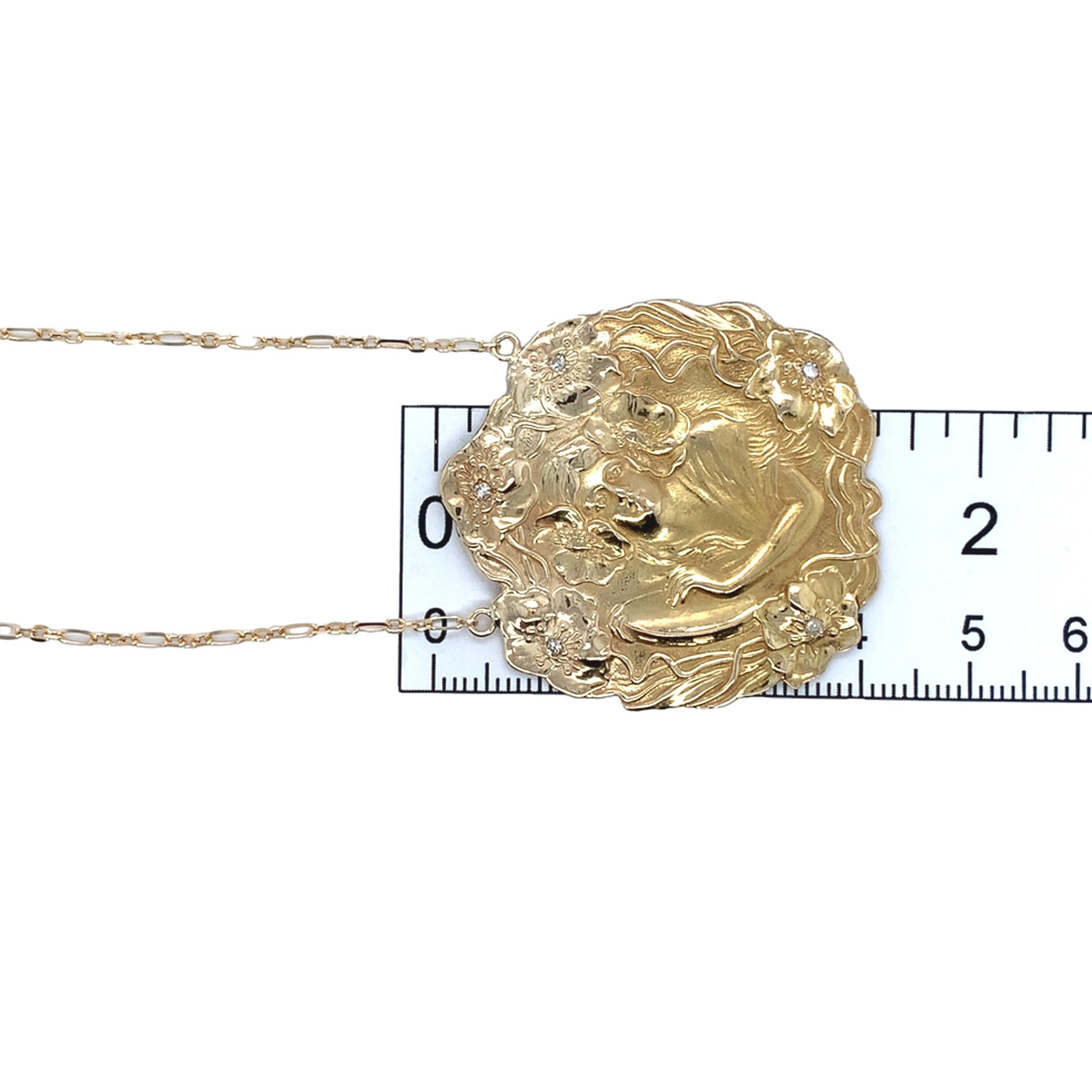 Collana Art Nouveau 14K con Donna Figurata e Fiori con Diamanti in vendita 3