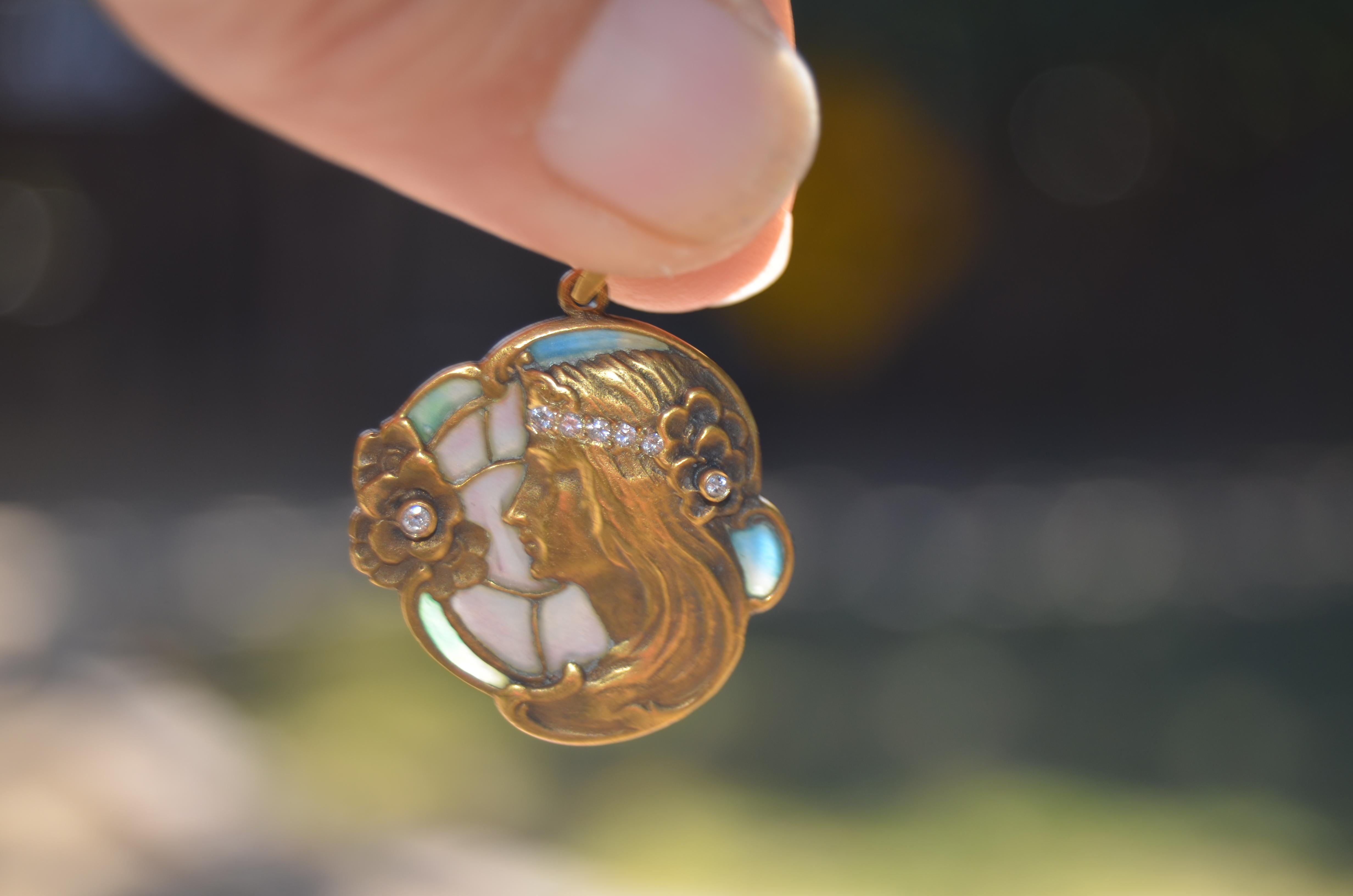 14K Art Nouveau Plique a Jour & Diamant-Anhänger im Zustand „Gut“ im Angebot in Saratoga, CA