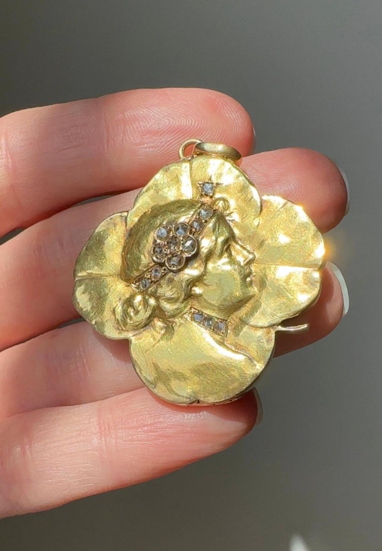 14K Art Nouveau Shamrock-Medaillon im Jugendstil mit Diamanten im Rosenschliff für Damen oder Herren im Angebot