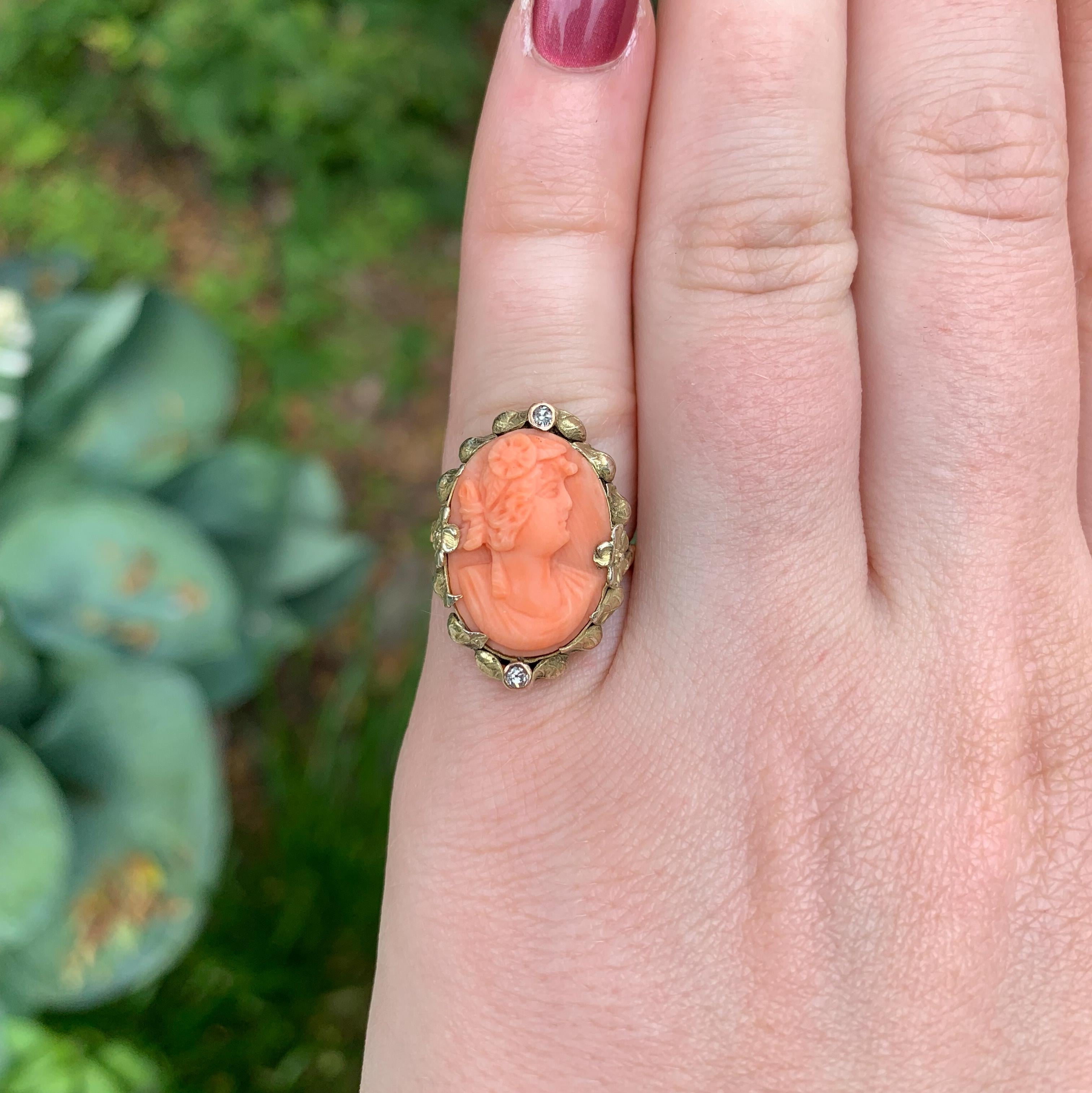 14K Arts & Crafts Bague corail camée forgée à la main taille 4.5 en vente 1