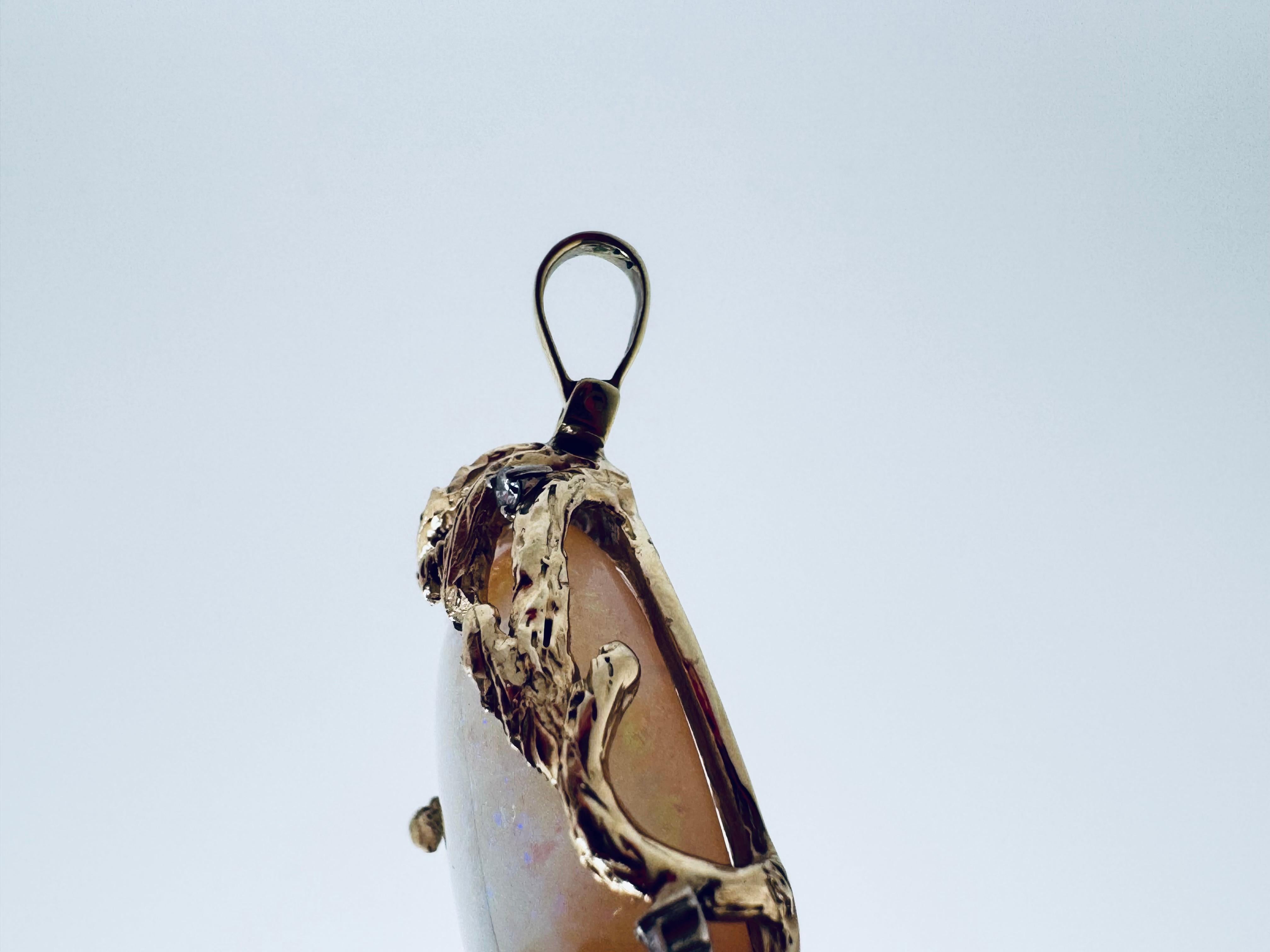 14K Australischer Opal & Diamant-Akzent Weißgold-Anhänger im Zustand „Gut“ im Angebot in Palm Desert, CA