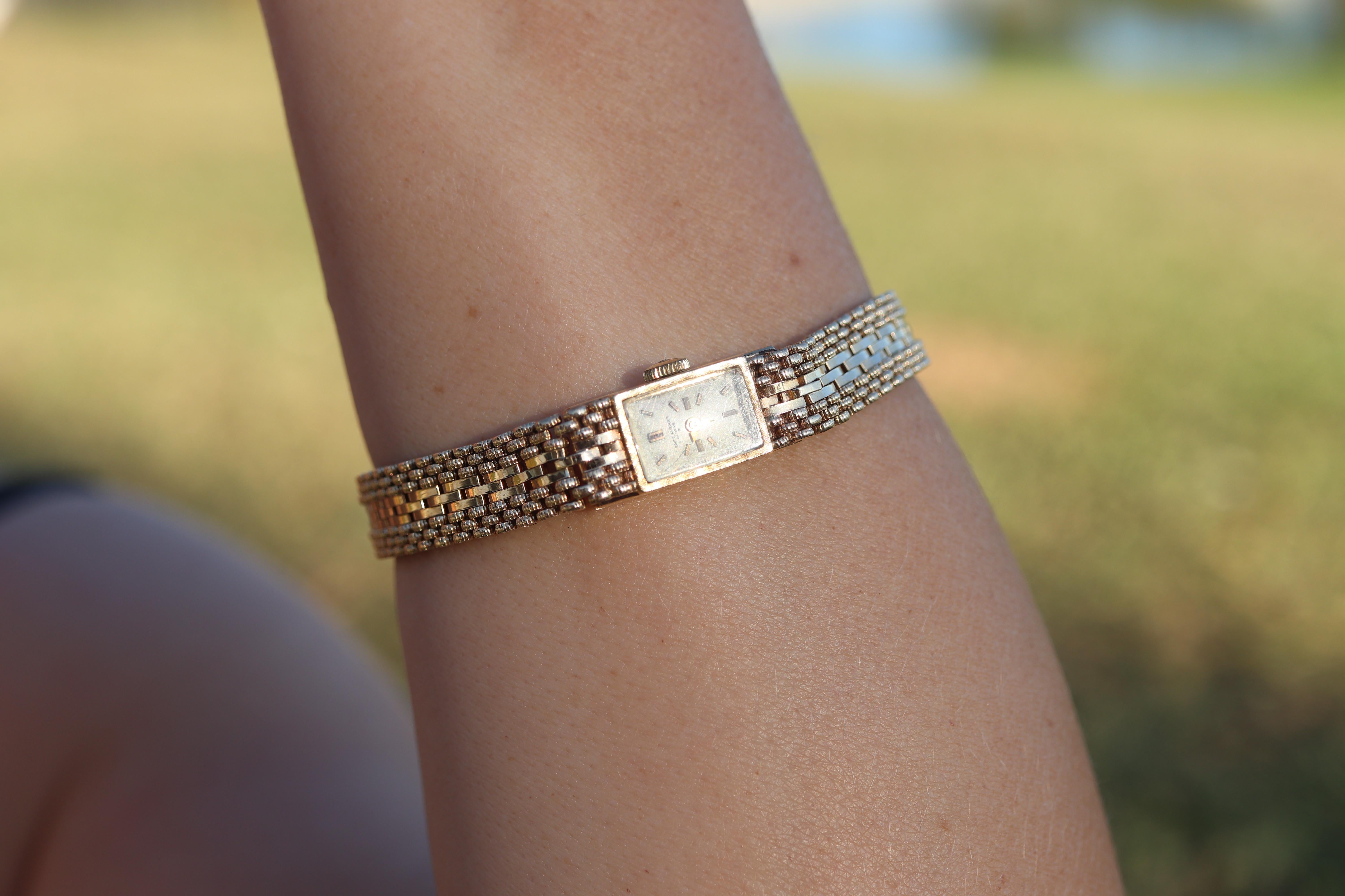 Stunning Gold watch. 14k Yellow Gold Case and Band. Movement is by Baume and Mercier. Band is panther link 14k yellow gold by DGS. Wear this on weekends or everyday. You will not want to take this one off.

Condition: Readout has slightly darkened