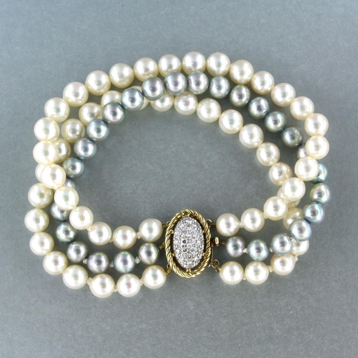14 Karat zweifarbiges Goldschloss mit Diamanten in insgesamt 0,50 Karat, 3-reihiger Perlenperlen-Armband  Damen im Angebot