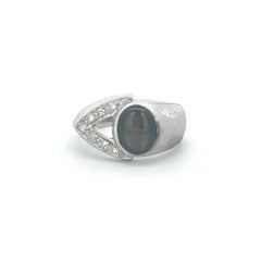 Bague étoile en saphir noir 14 carats et diamants