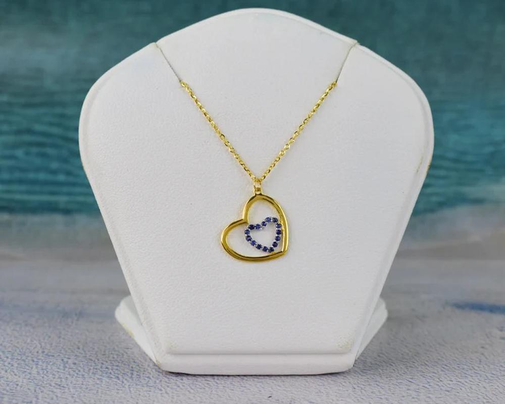 14k Gold Blue Sapphire Necklace Dainty Heart Necklace In New Condition For Sale In Bangkok, TH