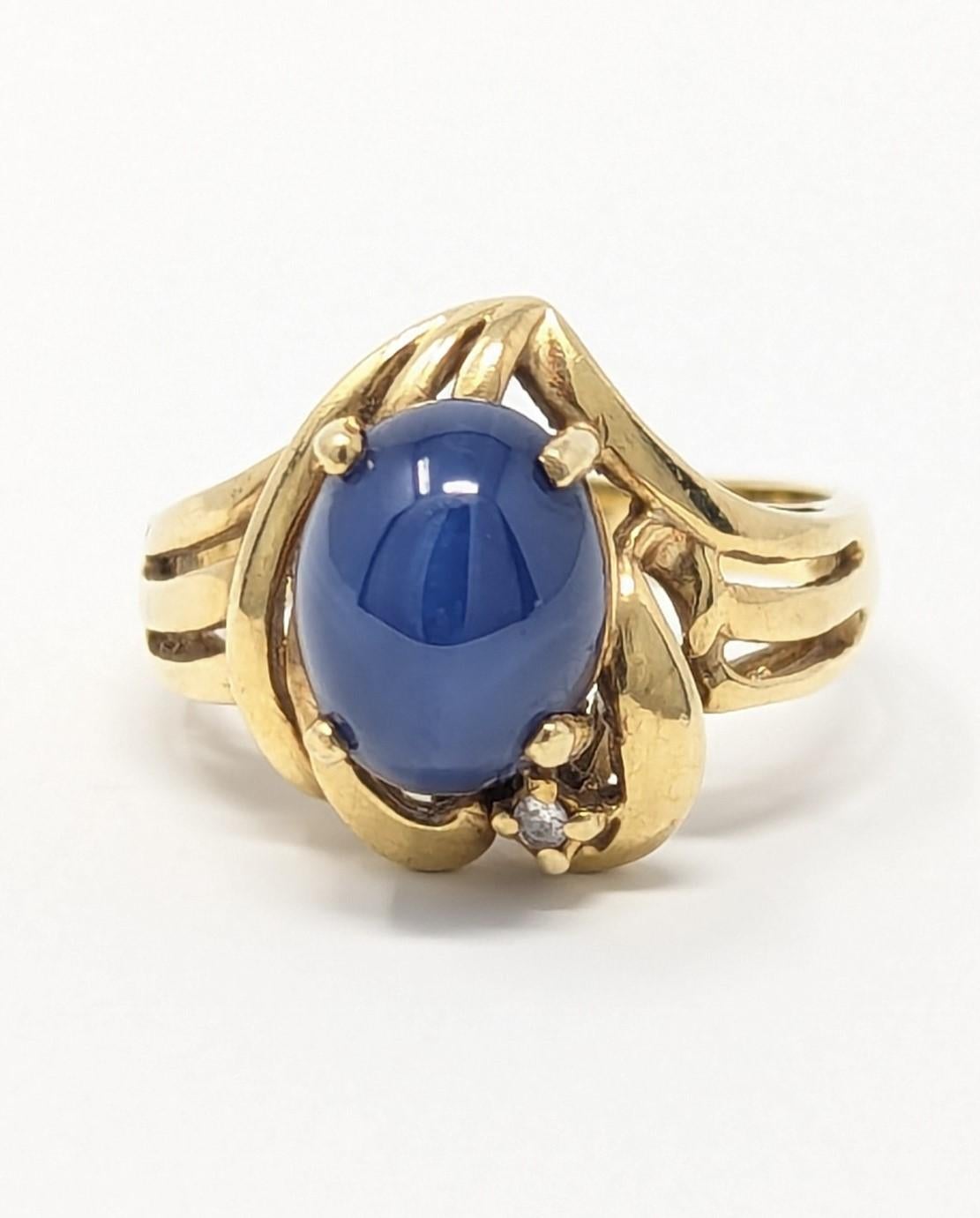 14k Blue Star Sapphire Ring with Diamond set in Solid Yellow Gold Size 6.25 For Sale 2