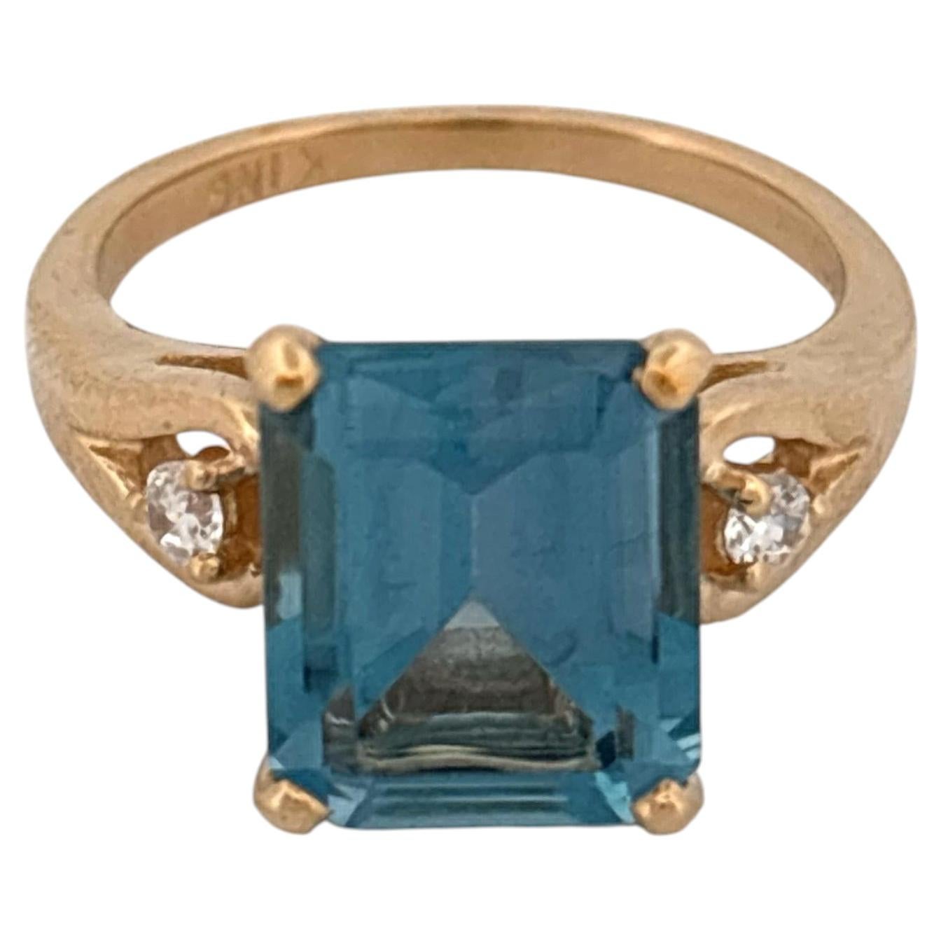 Anillo de oro amarillo de 14 quilates con topacio azul y detalles de diamantes, estilo vintage
