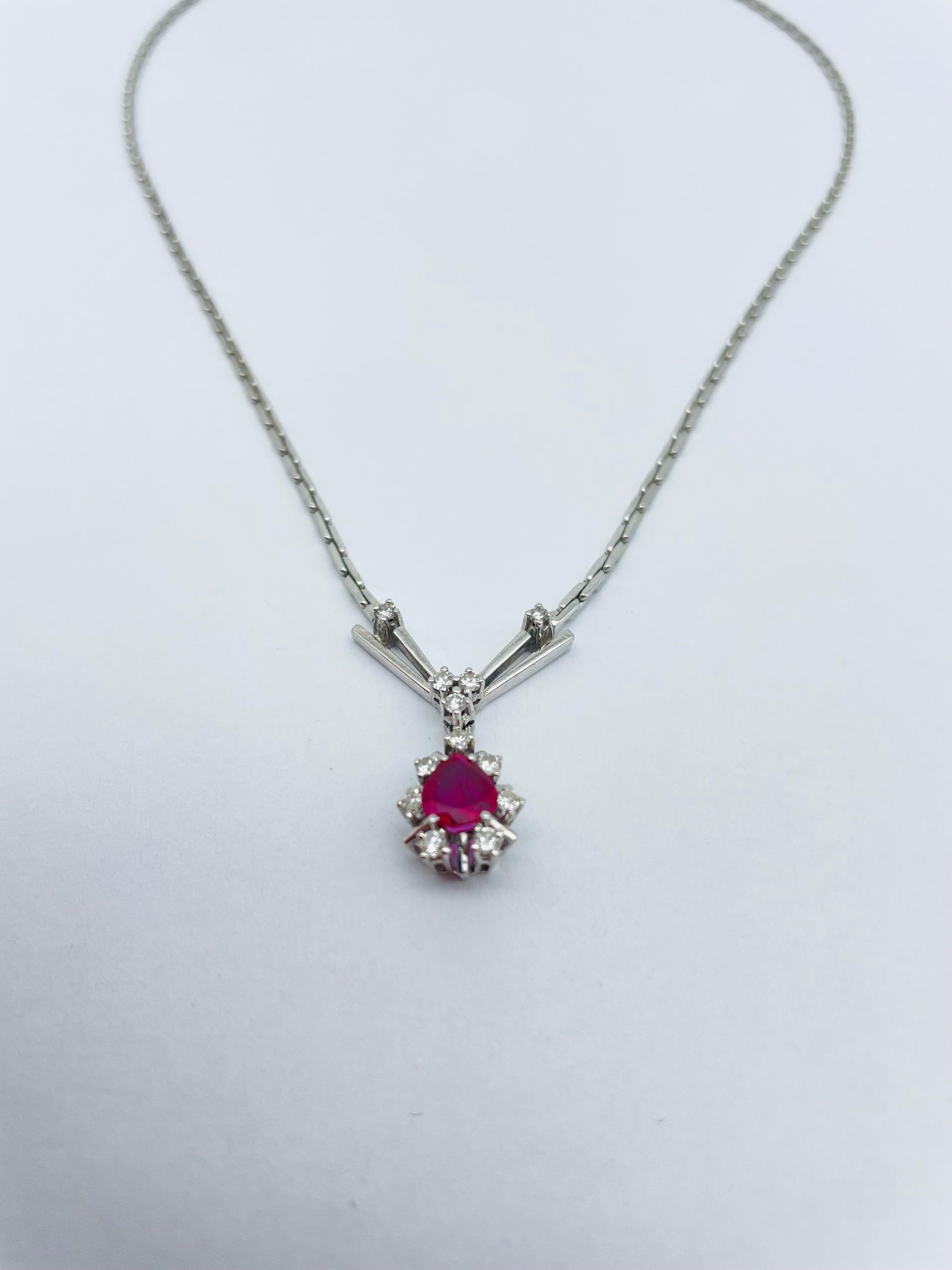 14k Brilliant '0.3 Carat' White Gold Necklace with Red Colored Stone In Good Condition For Sale In Berlin, BE