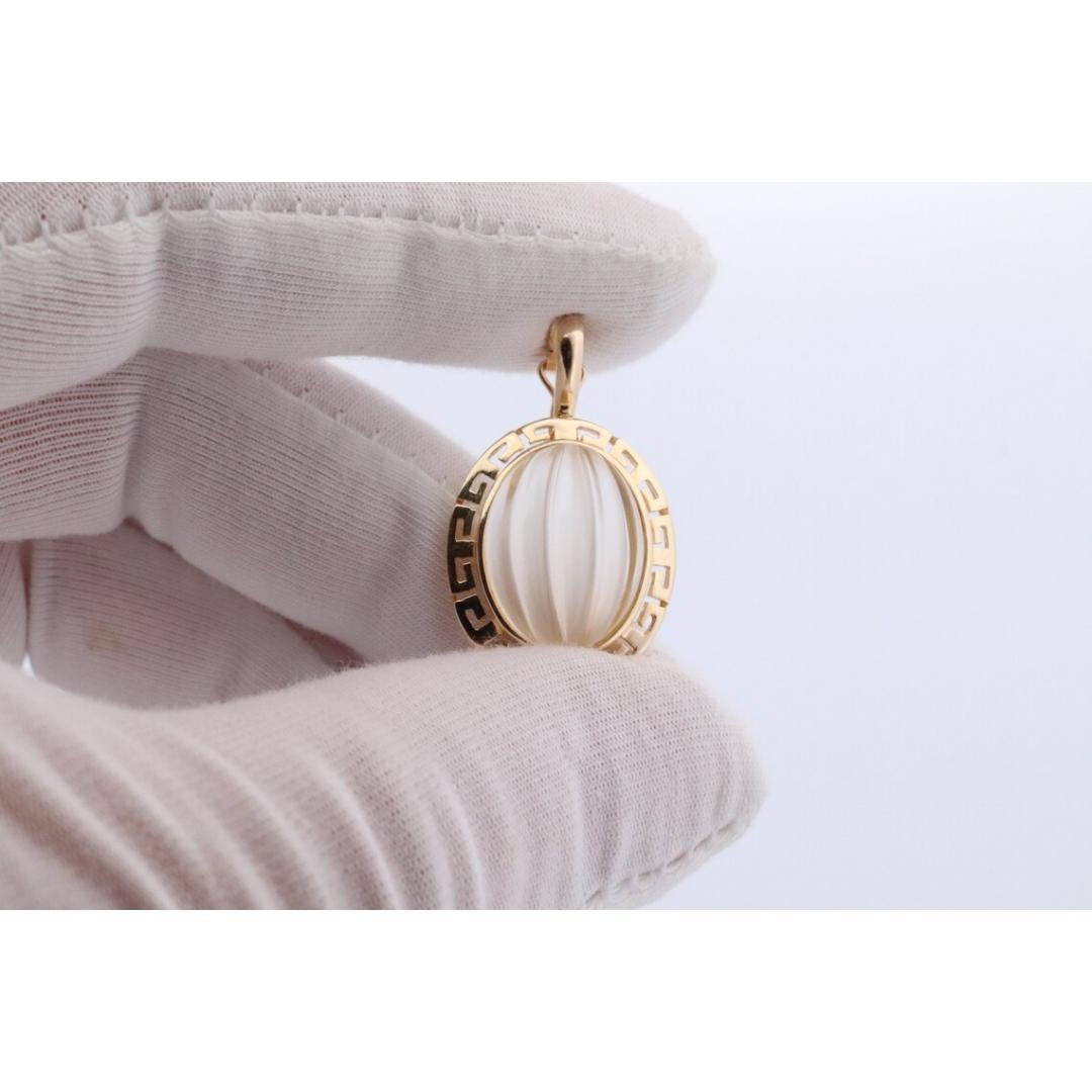 Ciondolo intagliato da 14k. Ciondolo a forma di zucca intagliata in quarzo bianco chiaro. Intaglio grande in vendita 3
