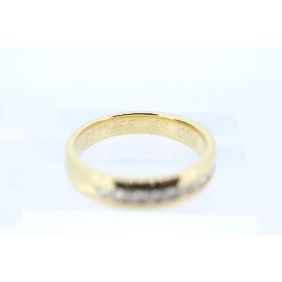 Taglio rotondo Fascia per l'eternità con diamante a canale da 14k. Anello dell'eternità con canale di diamanti unisex in vendita