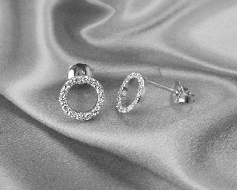 14k Kreise Diamant-Ohrstecker mit runden Diamanten (Rundschliff) im Angebot