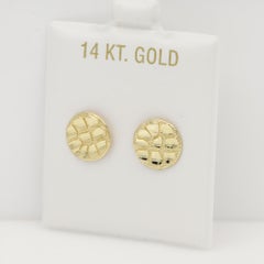 Orecchino con perno in oro giallo 14k con cerchio rotondo e disegno strutturato