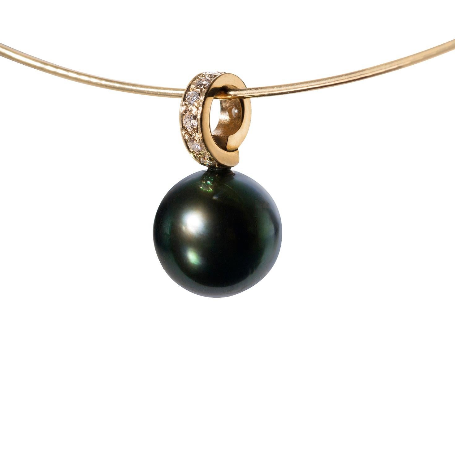 For the pearl lover out there - this Cirrus Tahitian pearl pendant will make you swoon. The pearl is over 11.5mm and has the beautiful iridescent shades of green, pink and gold that the most sought after Tahitian pearls are known for. The 14k gold
