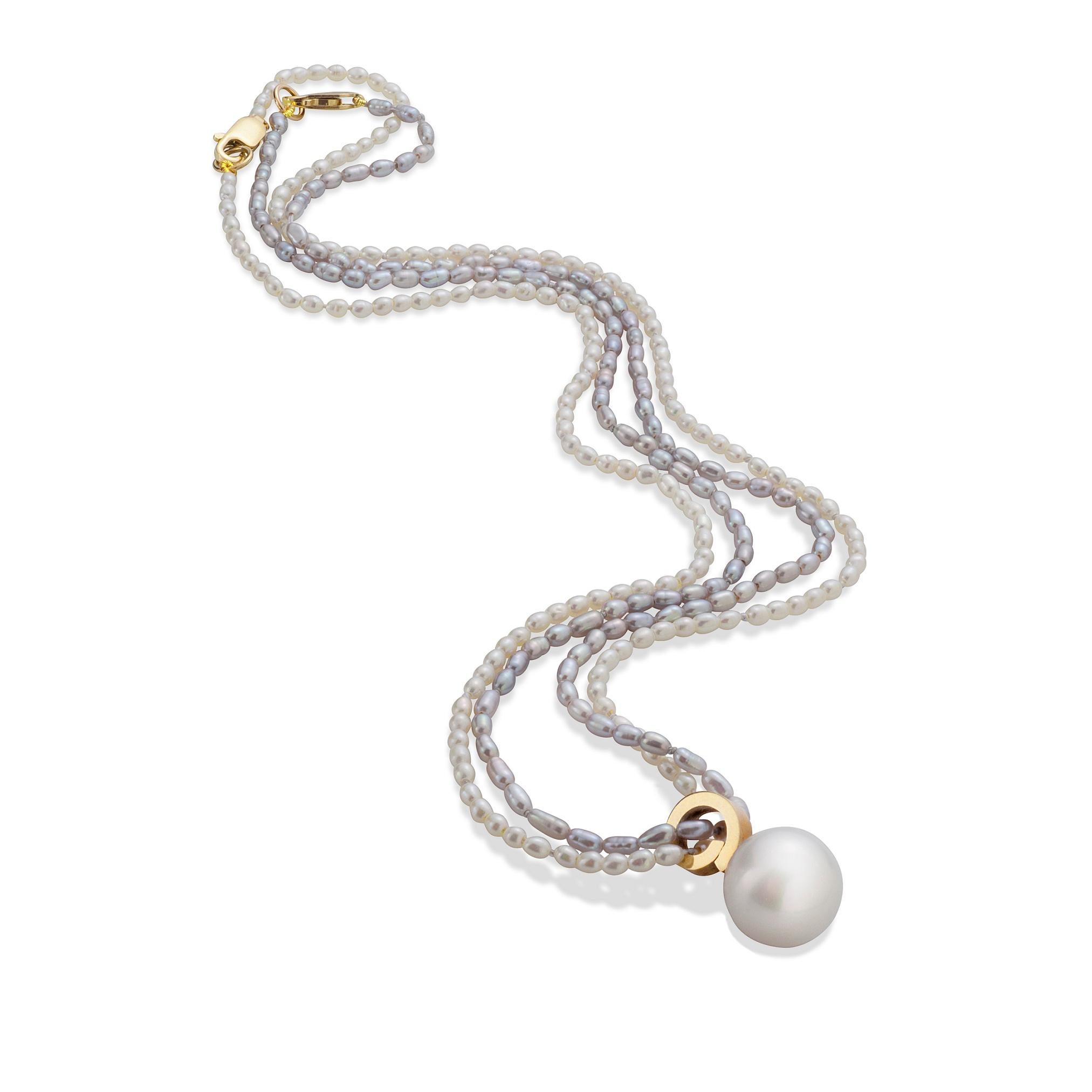 Taille ronde Pendentif en forme de spirale cirrus en or 14 carats avec perle de Tahiti en vente
