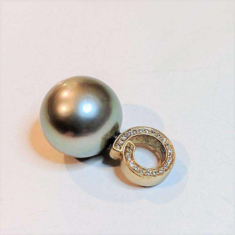 14 Karat Cirrus Spiral Pendant with Tahitian Pearl In New Condition For Sale In Carlisle, MA