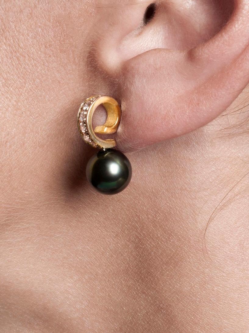 Boucles d'oreilles en forme de spirale cirrus en or 14 carats avec perle de Tahiti Pour femmes en vente