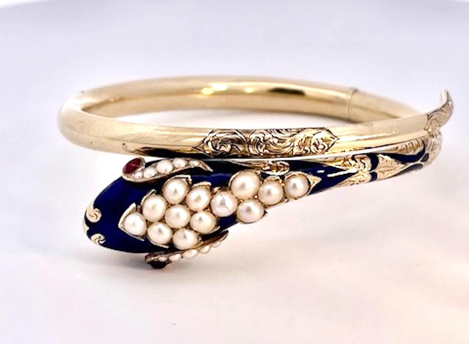 Bracelet serpent en émail bleu cobalt 14 carats avec perles Bon état - En vente à North Hollywood, CA