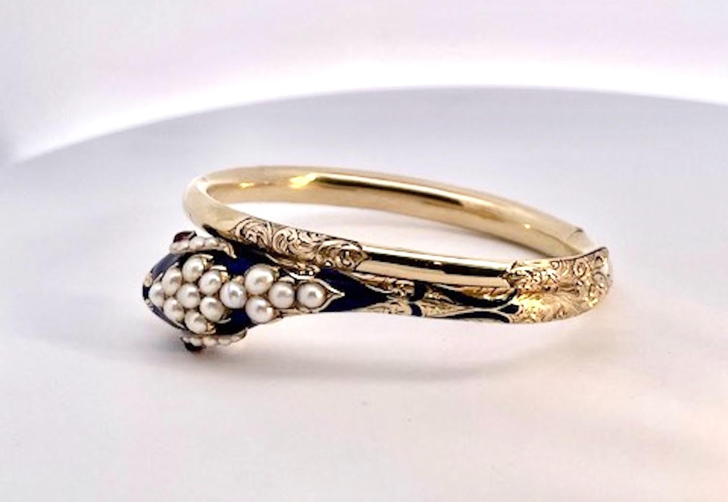 Bracelet serpent en émail bleu cobalt 14 carats avec perles en vente 2