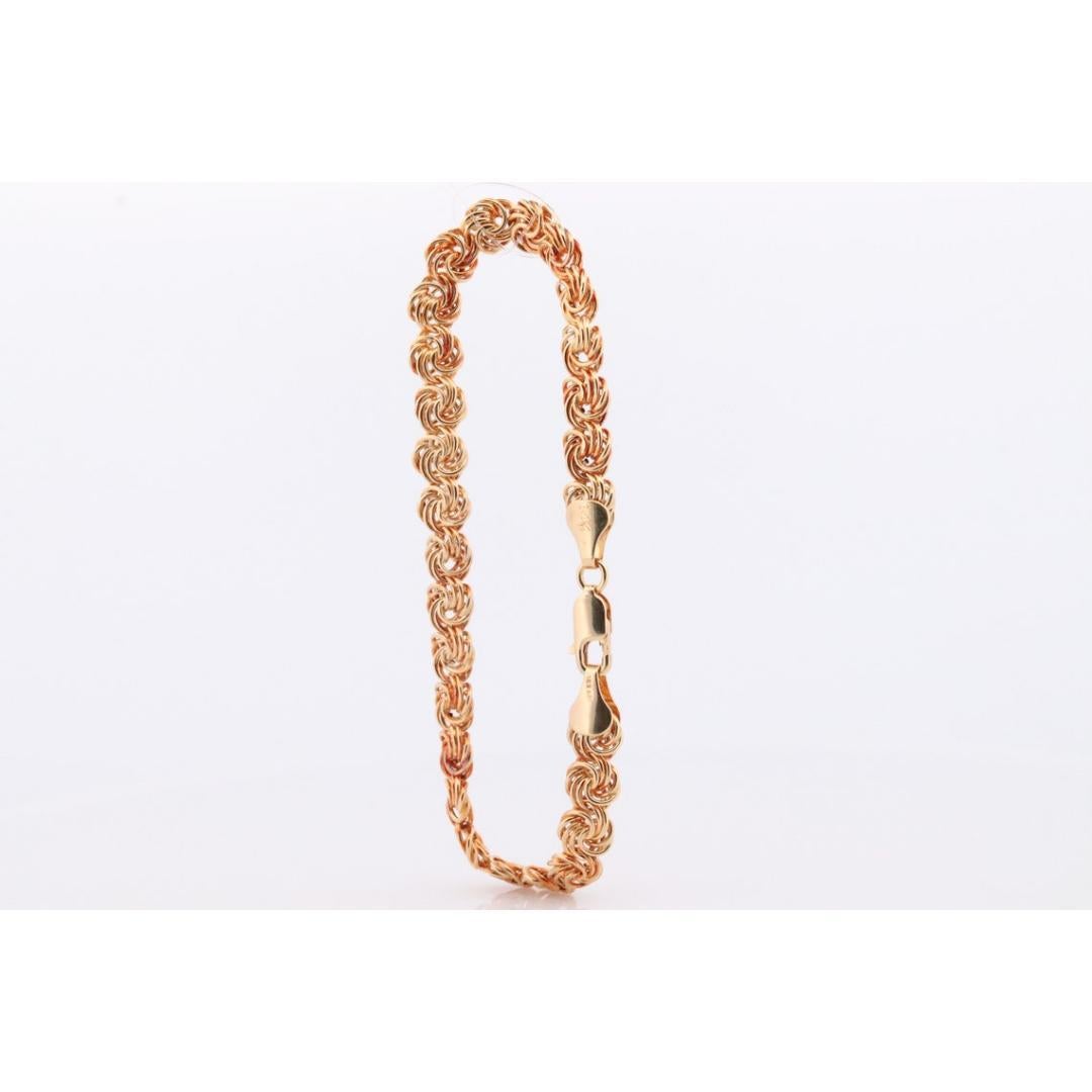 Vintage des années 1980
MATERIAL : Or
Style de chaîne : Byzantine
Style : Milieu du siècle

Largeur du bracelet : 7 millimètres ; Longueur du bracelet : 7,5 pouces

Bracelet élégant en chaîne à mailles nouées. Or jaune 14k massif fabriqué en ITALIE.