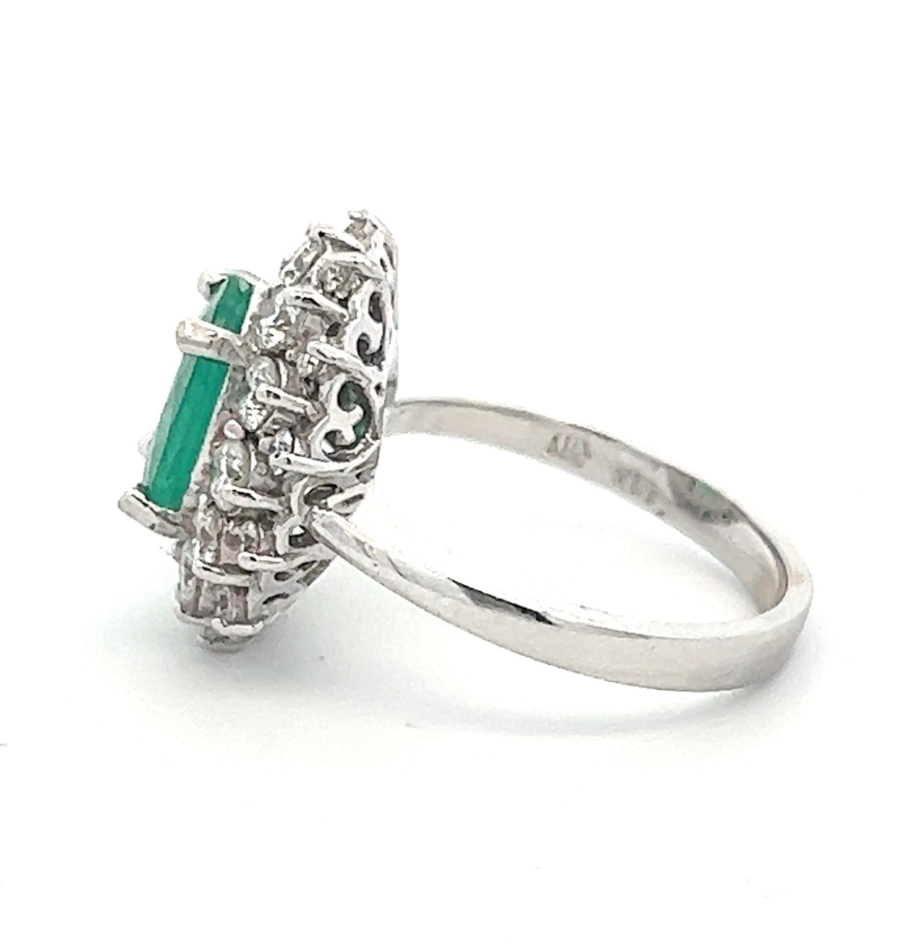 Oval Cut 14k Colombian Emerald Diamond Ring