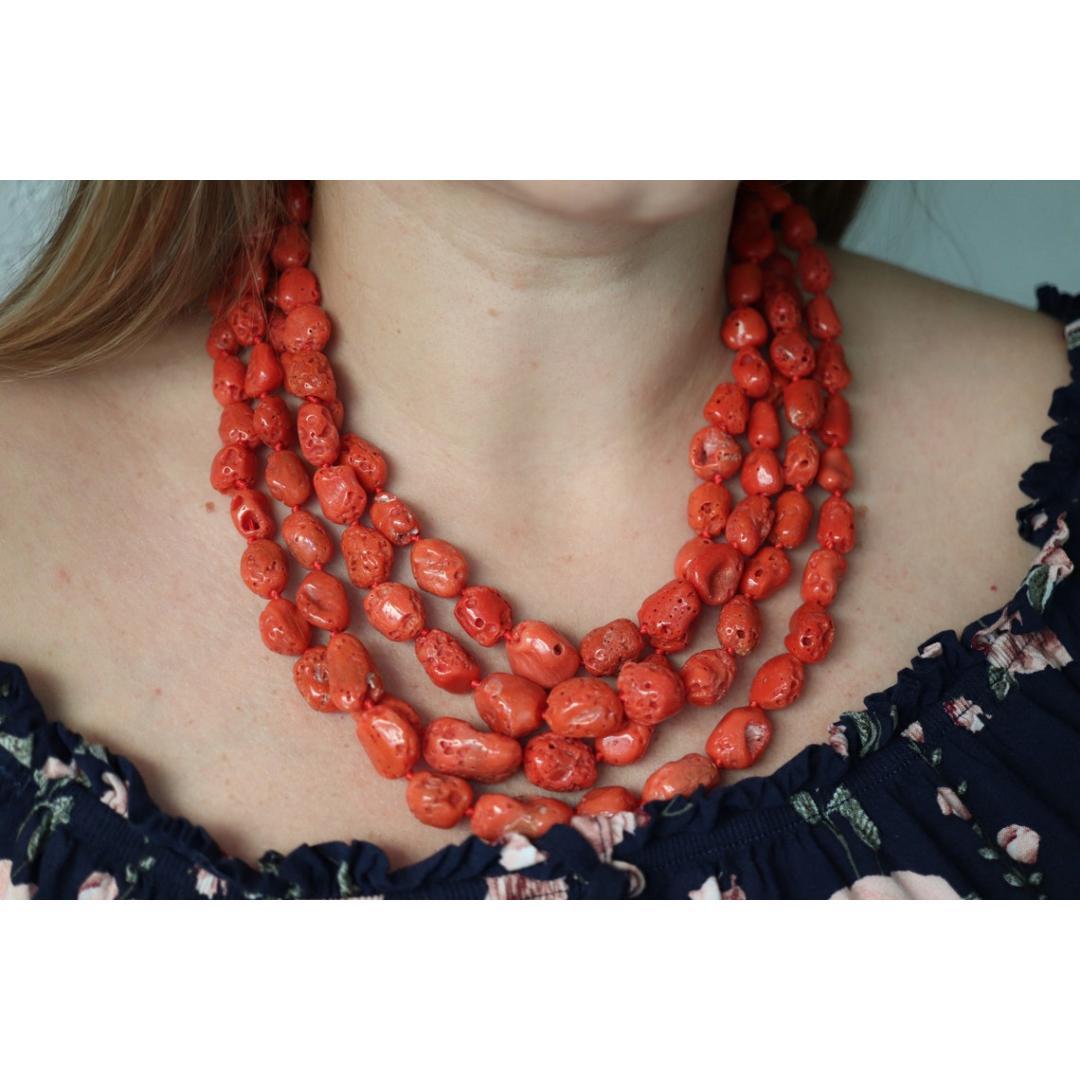 Collana di perle di corallo 14k. Perline di corallo grezzo a più fili. Corallo di alta qualità in vendita 1