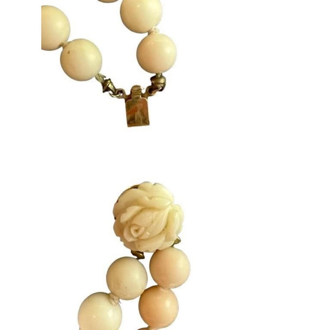 Vintage from the 1980s
Materials: Gold
Gemstone: Coral

Chain style: Bead

Beautiful Coral Necklace. Beautiful Angel Skin Color.

Condition: Vintage. Shows little signs of wear consistent with age.

Details:
14k Yellow gold clasp
74.2grams
14mm