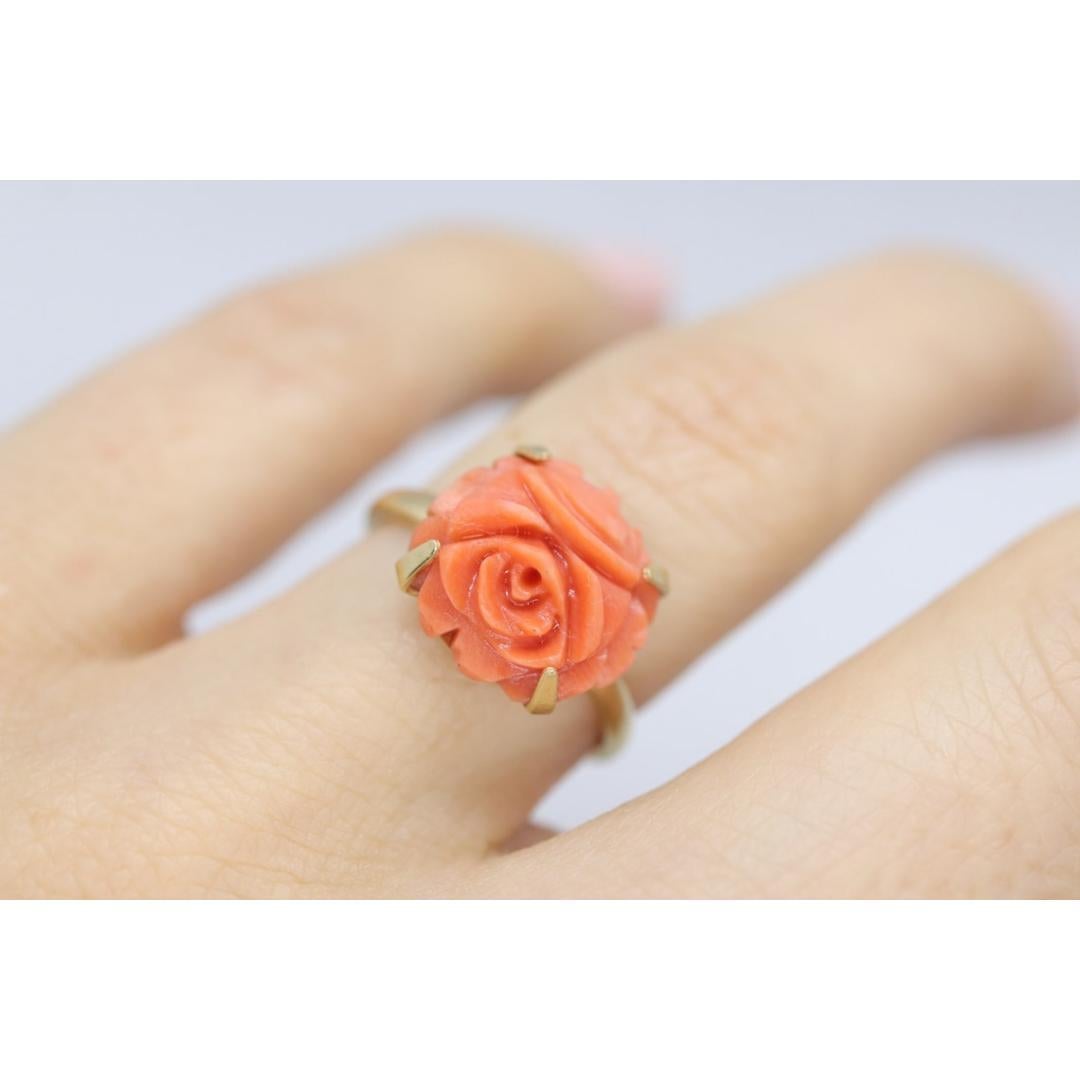 Bague solitaire en corail 14 carats avec cabochon rose sculpté, corail rose fleuri pêche 14 carats Pour femmes en vente