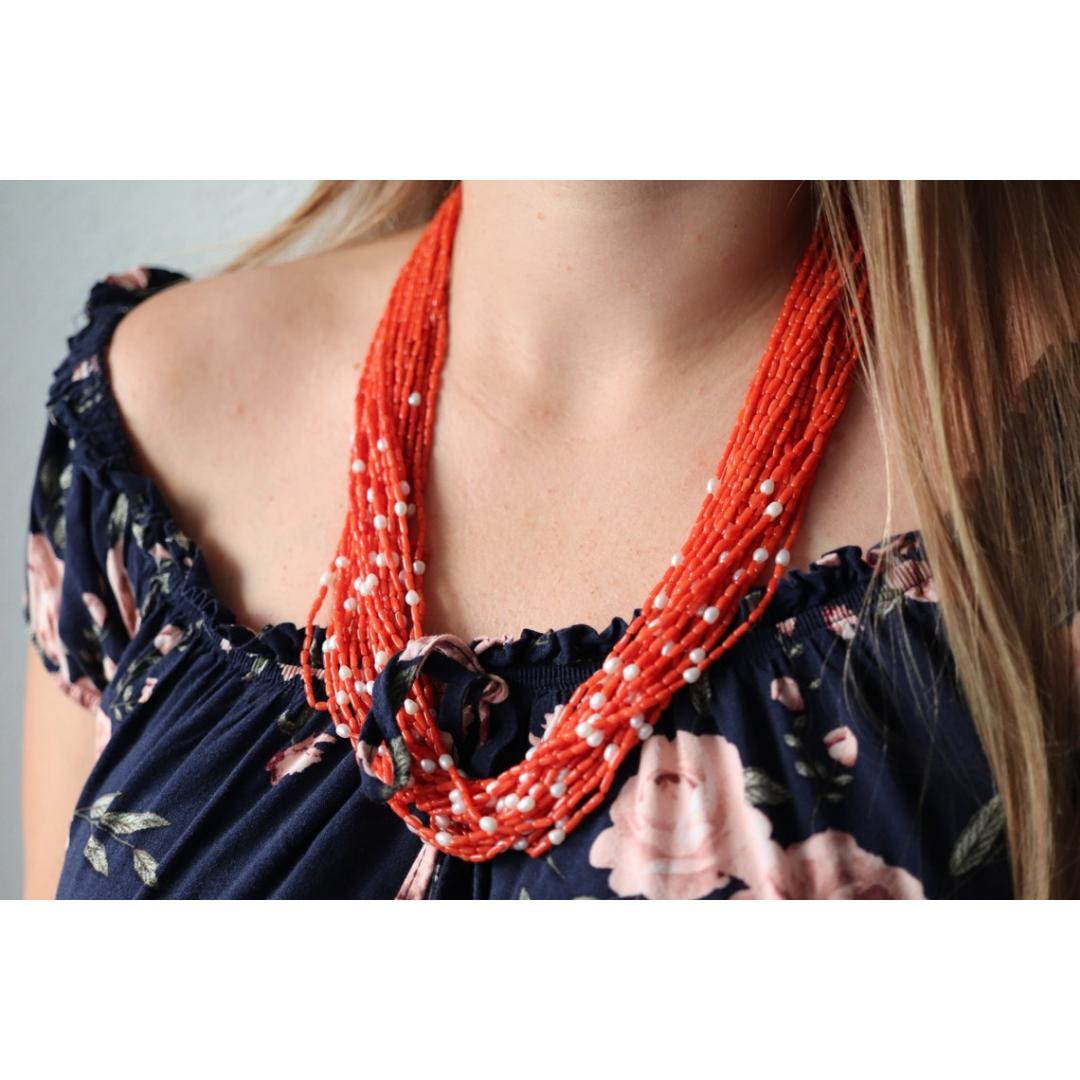 14k Koralle Perlen Perlenkette Halskette. Multi-Strand Liquid Coral Perlen. Hohe Qualität im Angebot 1