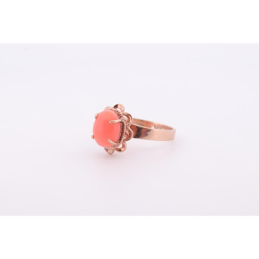 Vintage from the 1980s
Size: 6 3/4 US
Materials: Gold
Gemstone: Coral
Gem color: Orange

Band Color: Gold

Beautiful Coral Cabochon ring. Prong set design

Condition: Shows no visible signs of use. Has not been polished.

Details:
14k Yellow
