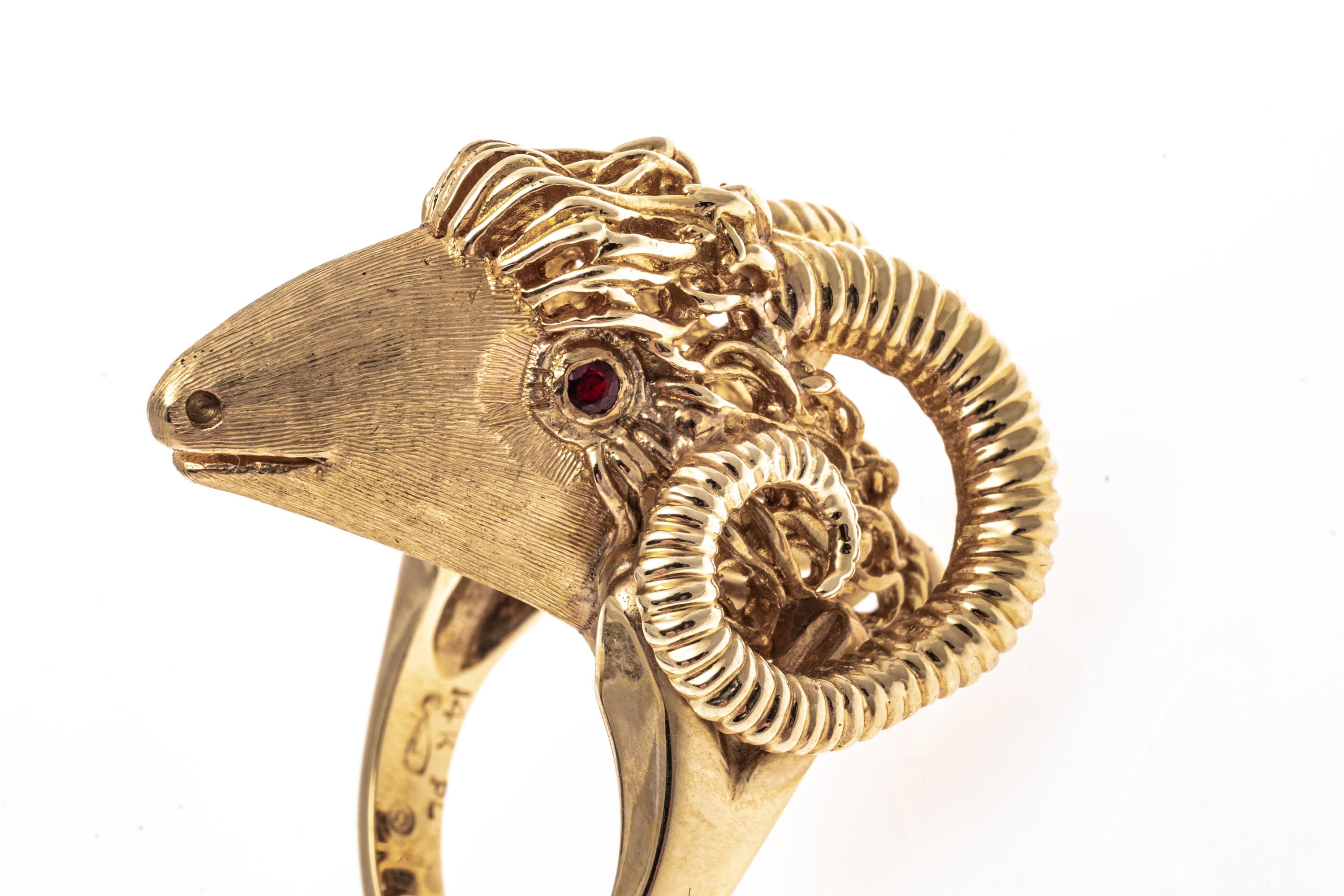 14k Detailed Rams Head Ring with Ribbed Horns & Rubies In Good Condition For Sale In Southport, CT