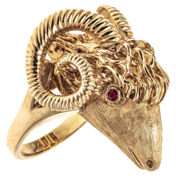 Ram Rng 14k Detailed Rams Head Ring with Ribbed Horns and Rubies For Sale at ...