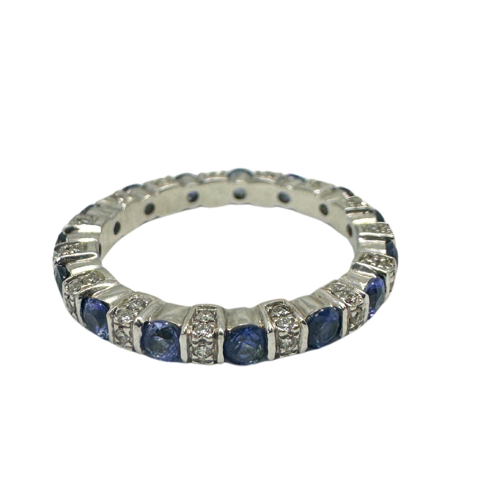 Taglio rotondo Fascia con diamanti e zaffiri 14k in vendita