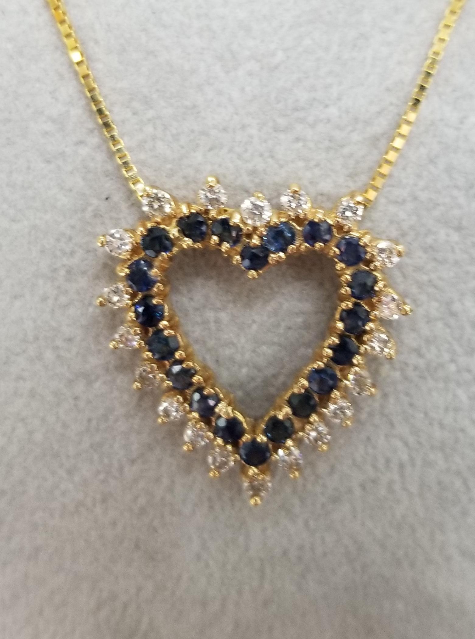 Moderno Ciondolo a forma di cuore con diamante e zaffiro di 14 carati in vendita