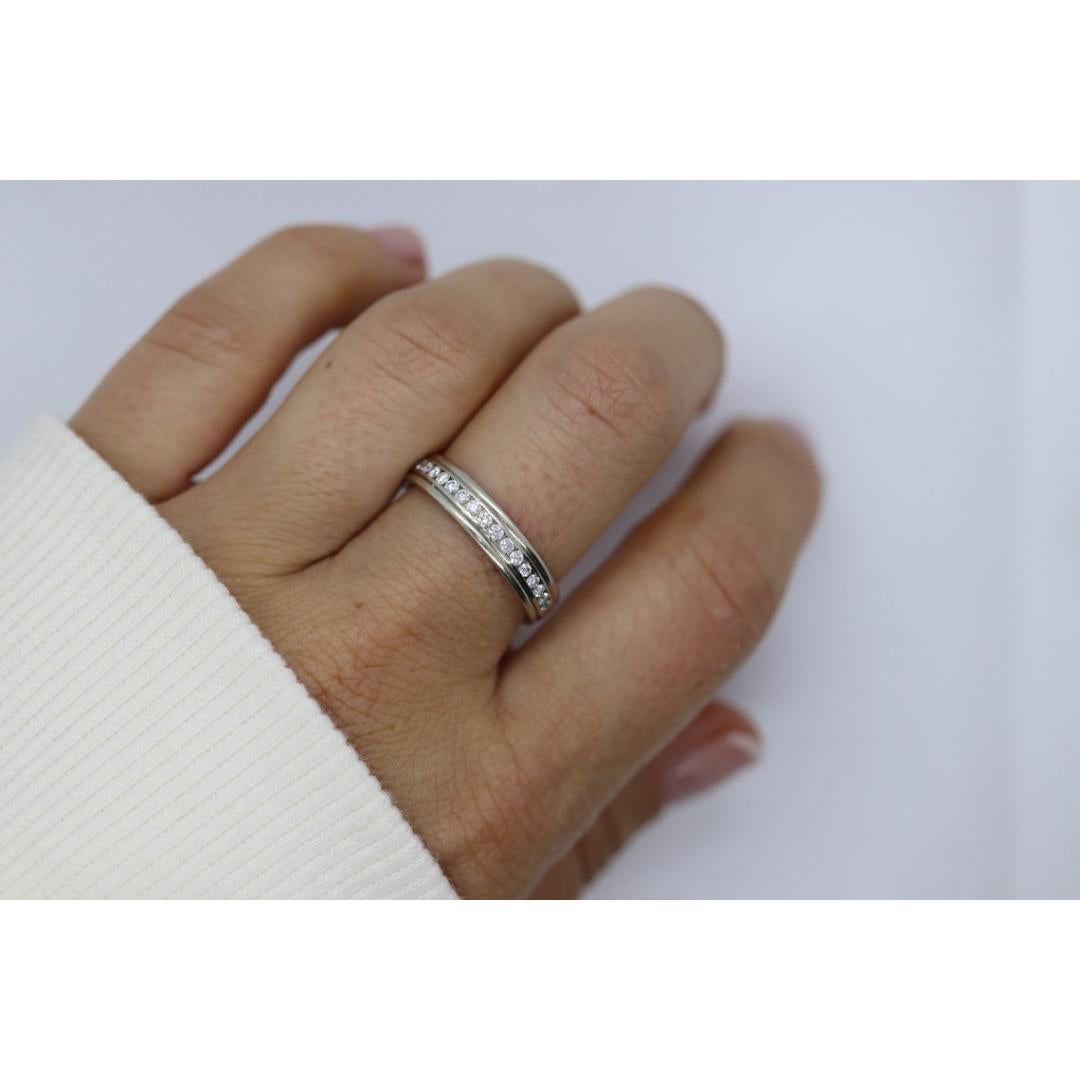 Vintage des années 1980
Taille : 8 1/4 US
MATERIAL : Pierre
Pierre précieuse : Diamant
Couleur de la pierre : incolore
Couleur du bracelet : Argent

Style : Minimaliste

Bracelet confortable en 14k avec diamants en serti clos.

UNISEX Hommes ou