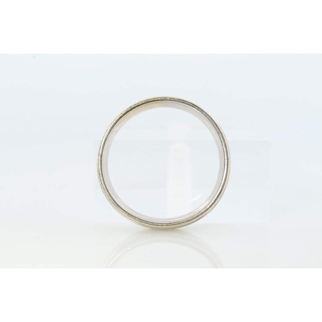 Taille ronde 14k Diamond Band. Homme ou femme UNISEX 14k Comfort Fit Band avec channel set en vente