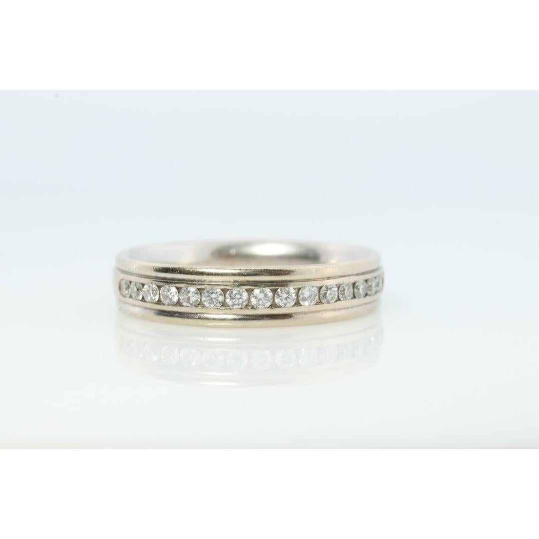 14k Diamond Band. Homme ou femme UNISEX 14k Comfort Fit Band avec channel set en vente 4