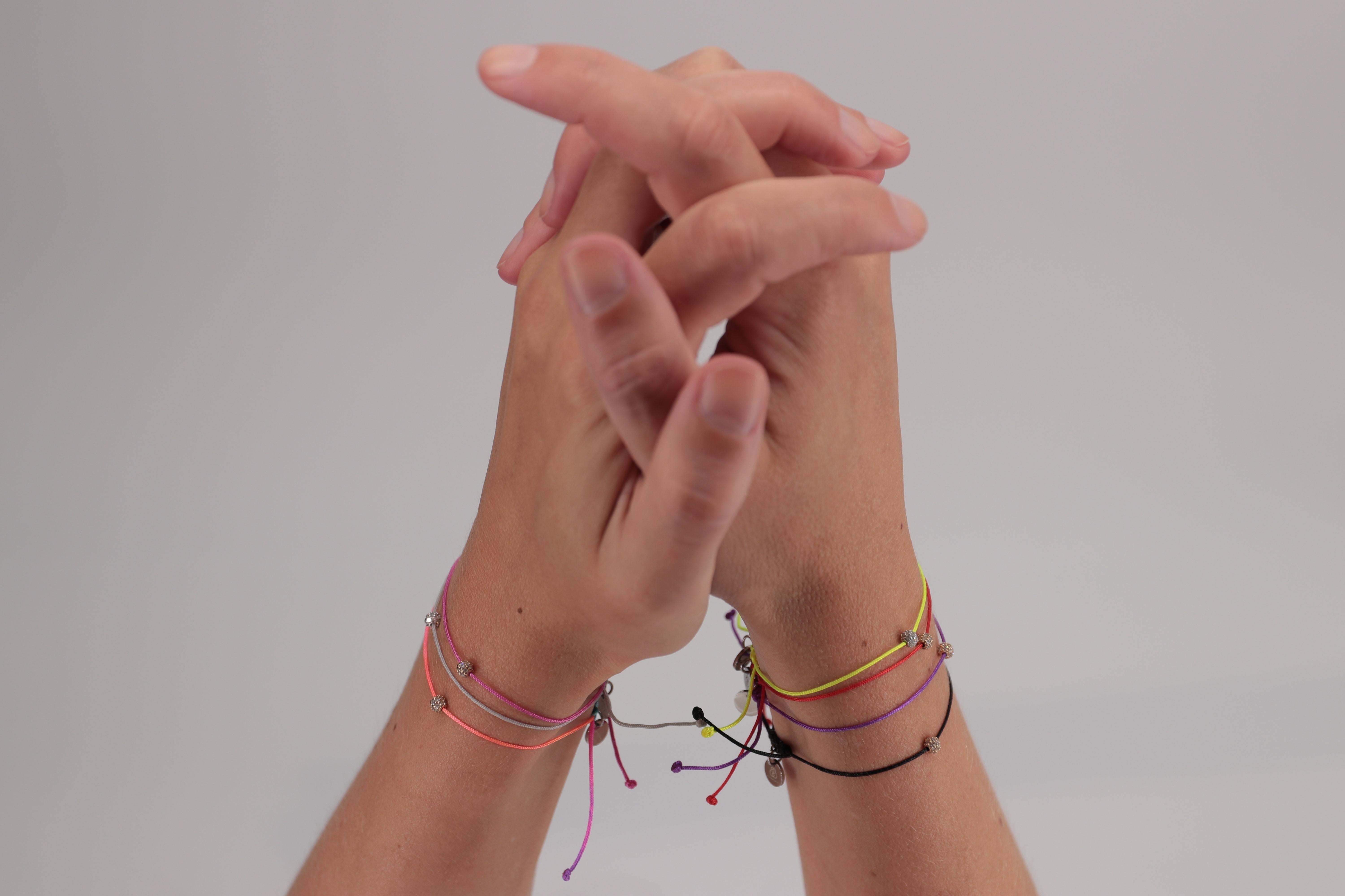 Pulsera de cuentas de diamantes de 14k con nylon arco iris en venta 1